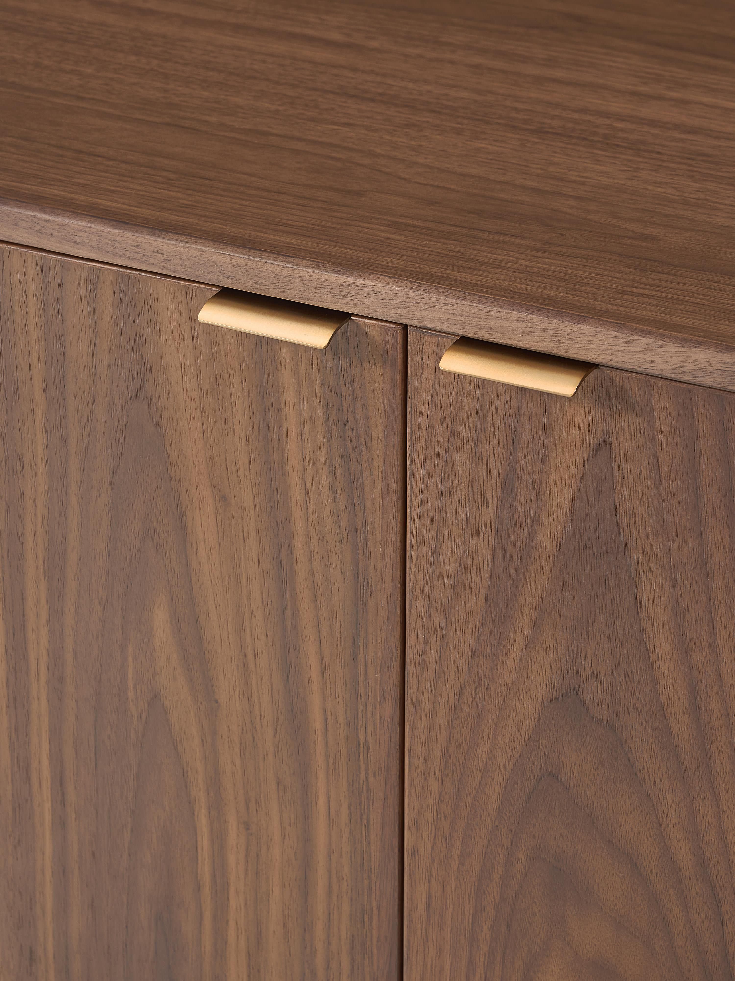 Houten dressoir Zumi met afgeronde hoeken