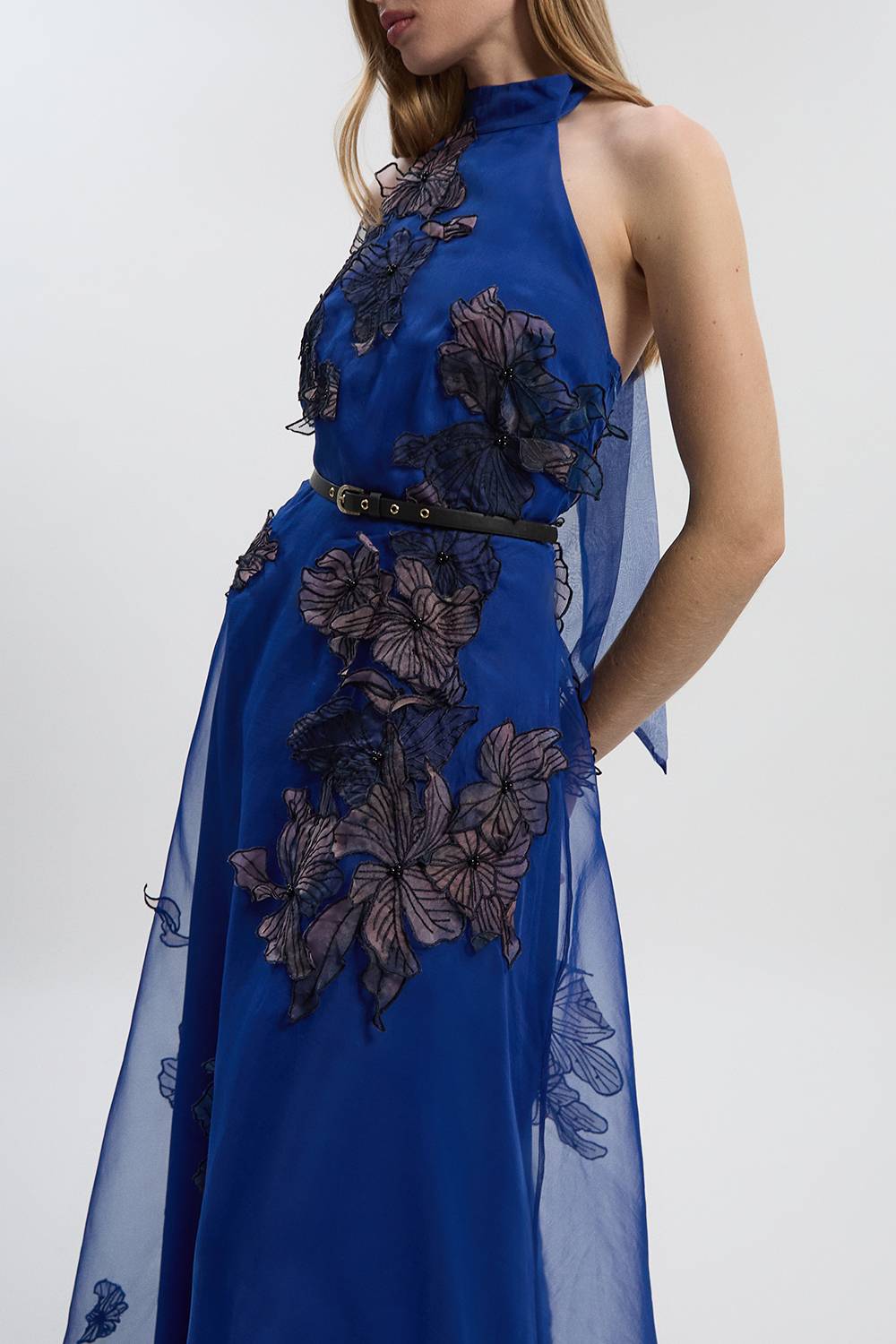 KarenMillen Robe maxi à encolure halter en organdie tissée avec appliqué floral