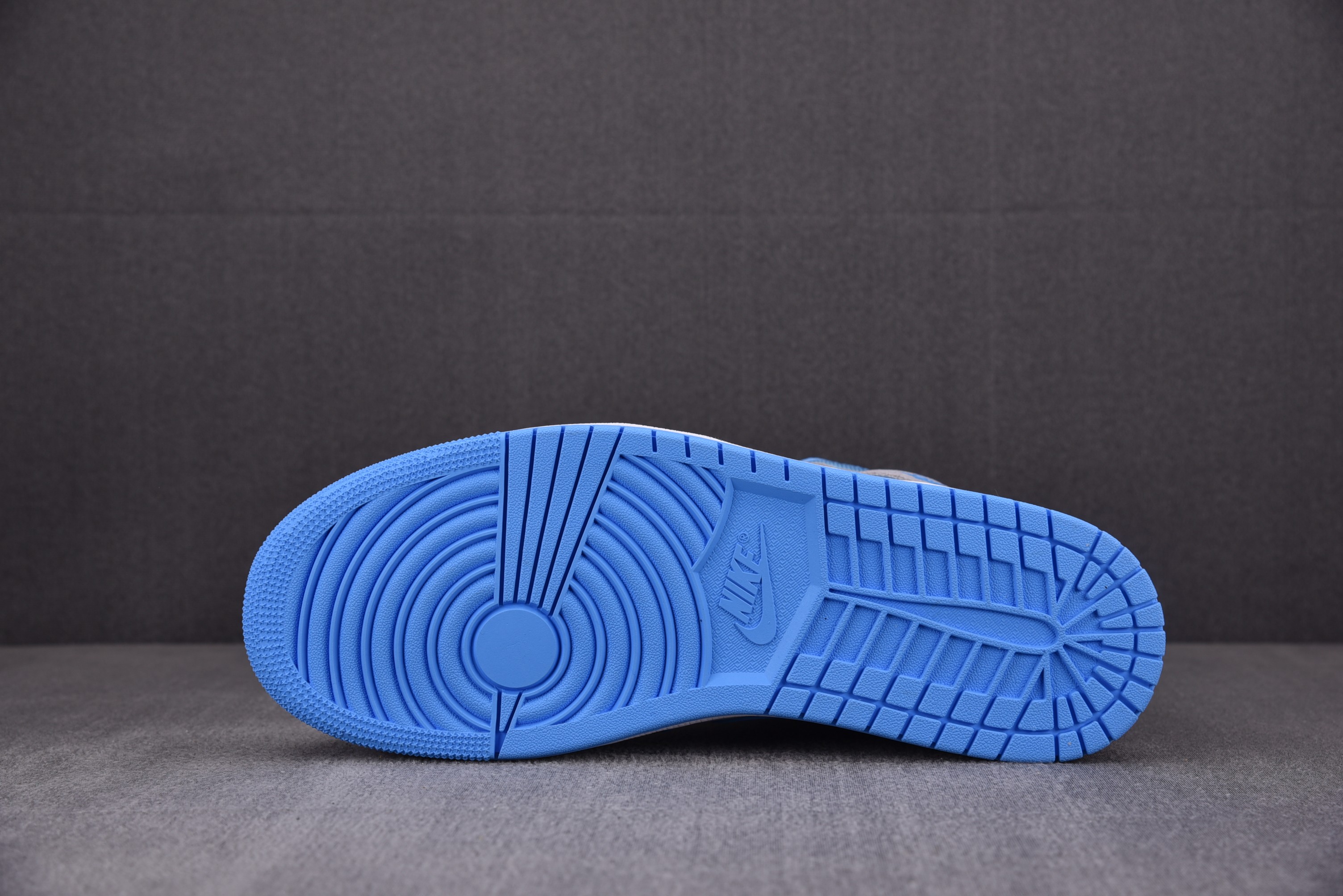 Jordan 1 Mid University Blue Grey