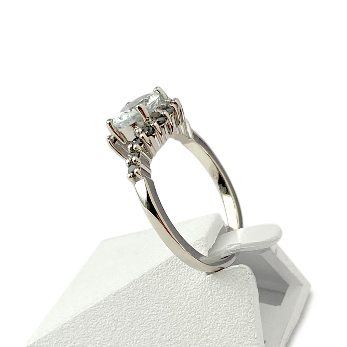 Bague d'occasion or 750 blanc aigue marine diamants noirs traités