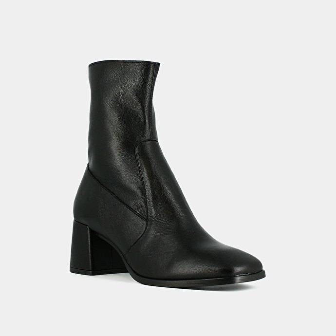 Bottines à bouts carrés  en cuir vieilli noir