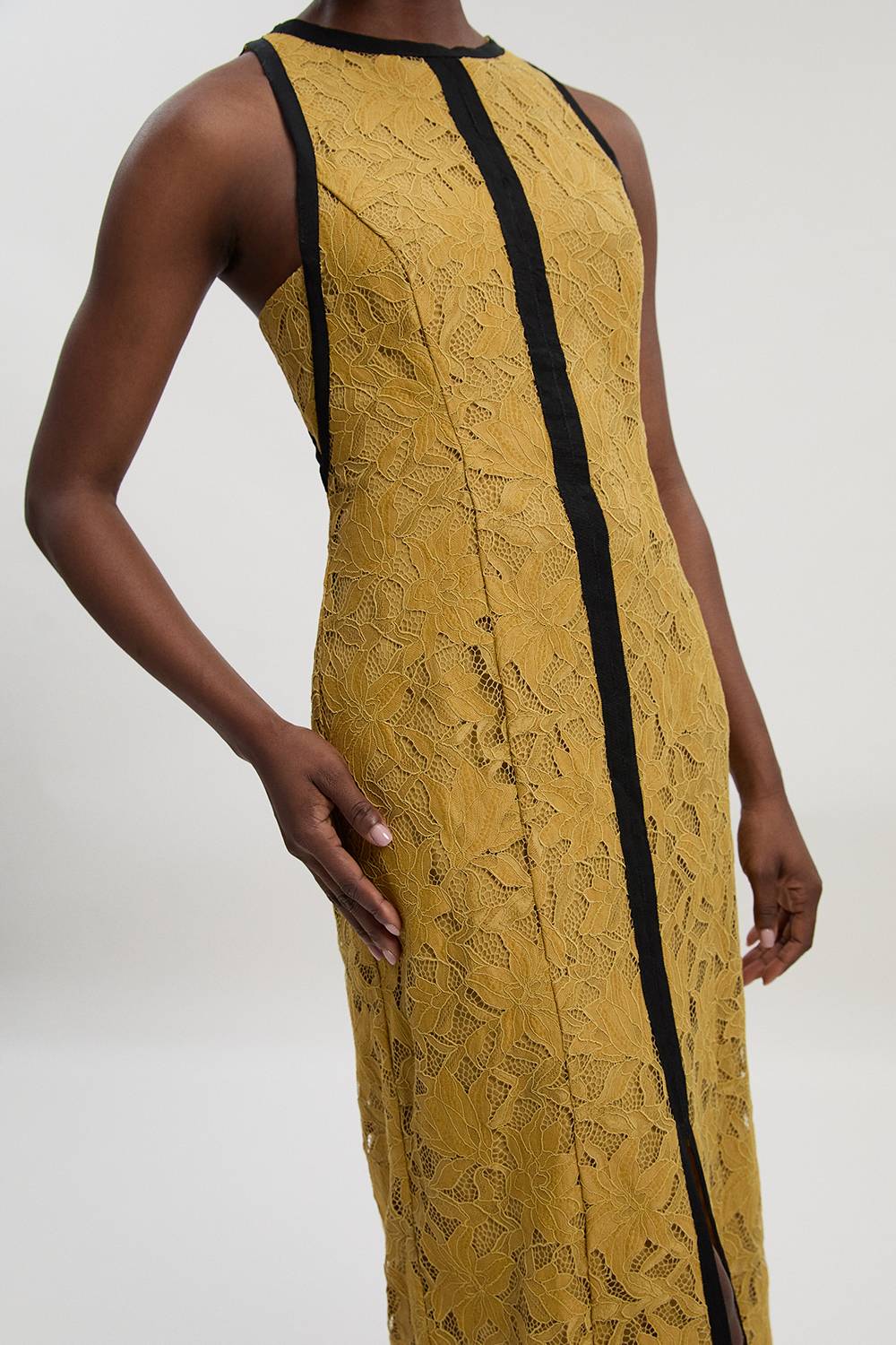 KarenMillen Robe maxi en dentelle avec passepoil noir tissé