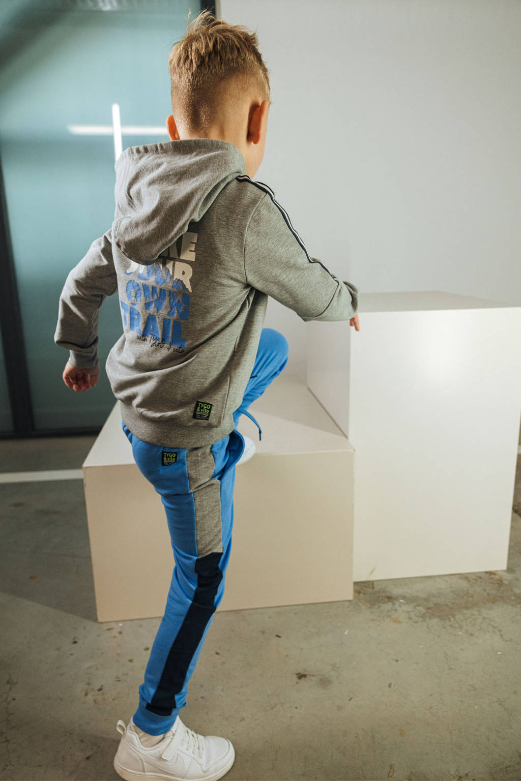 TYGO & vito slim fit joggingbroek Bono met zijstreep helderblauw/grijs/donkerblauw