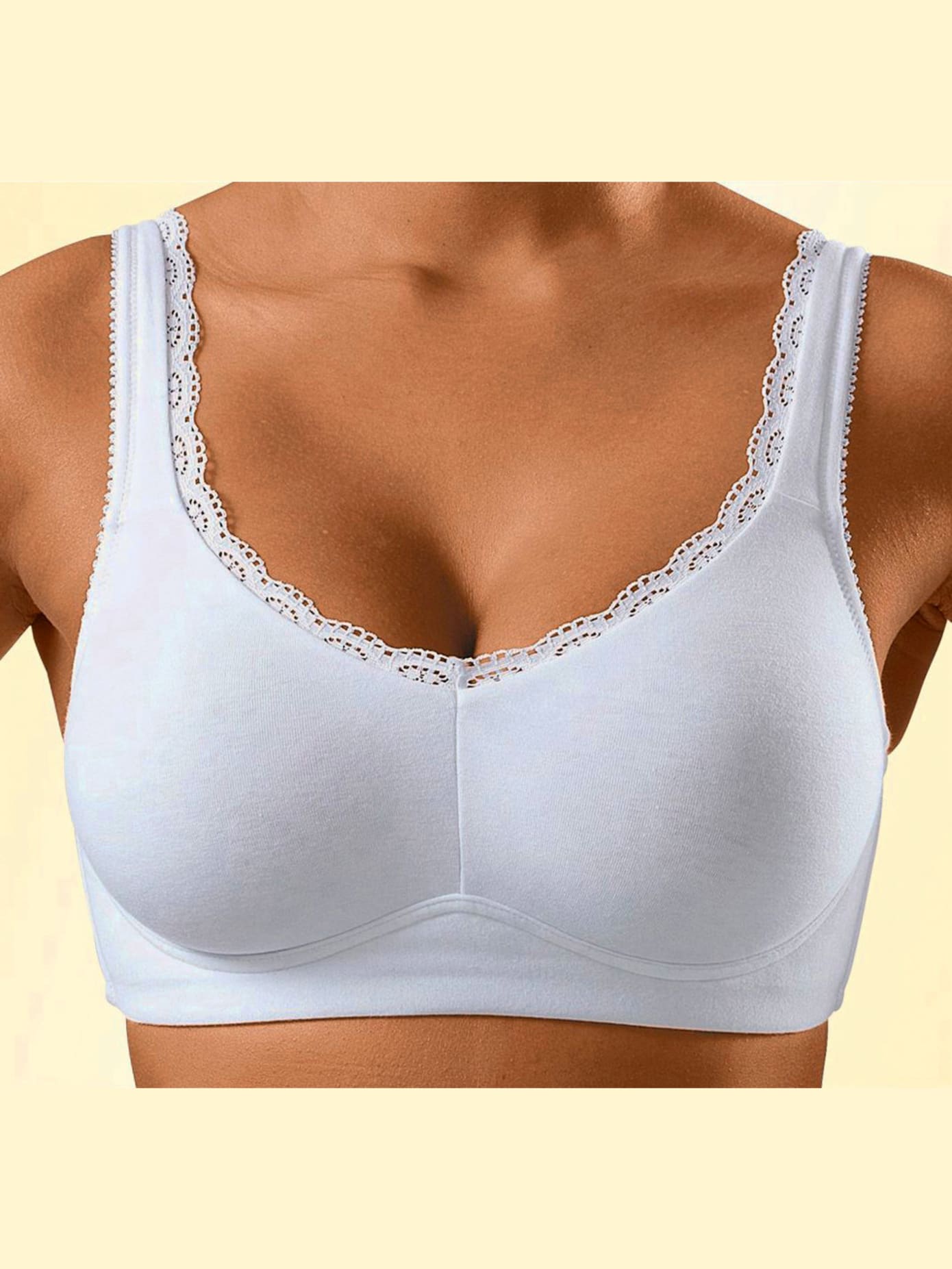 Soutien-gorge doux soutien-gorge basique sans armatures. bord dentelle délicat sur le décolleté