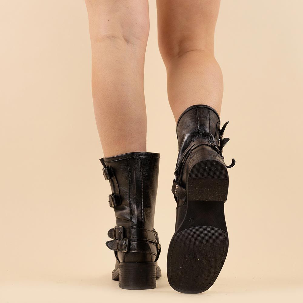 Halfhoge boots Aversa zwart metallic met siergesp