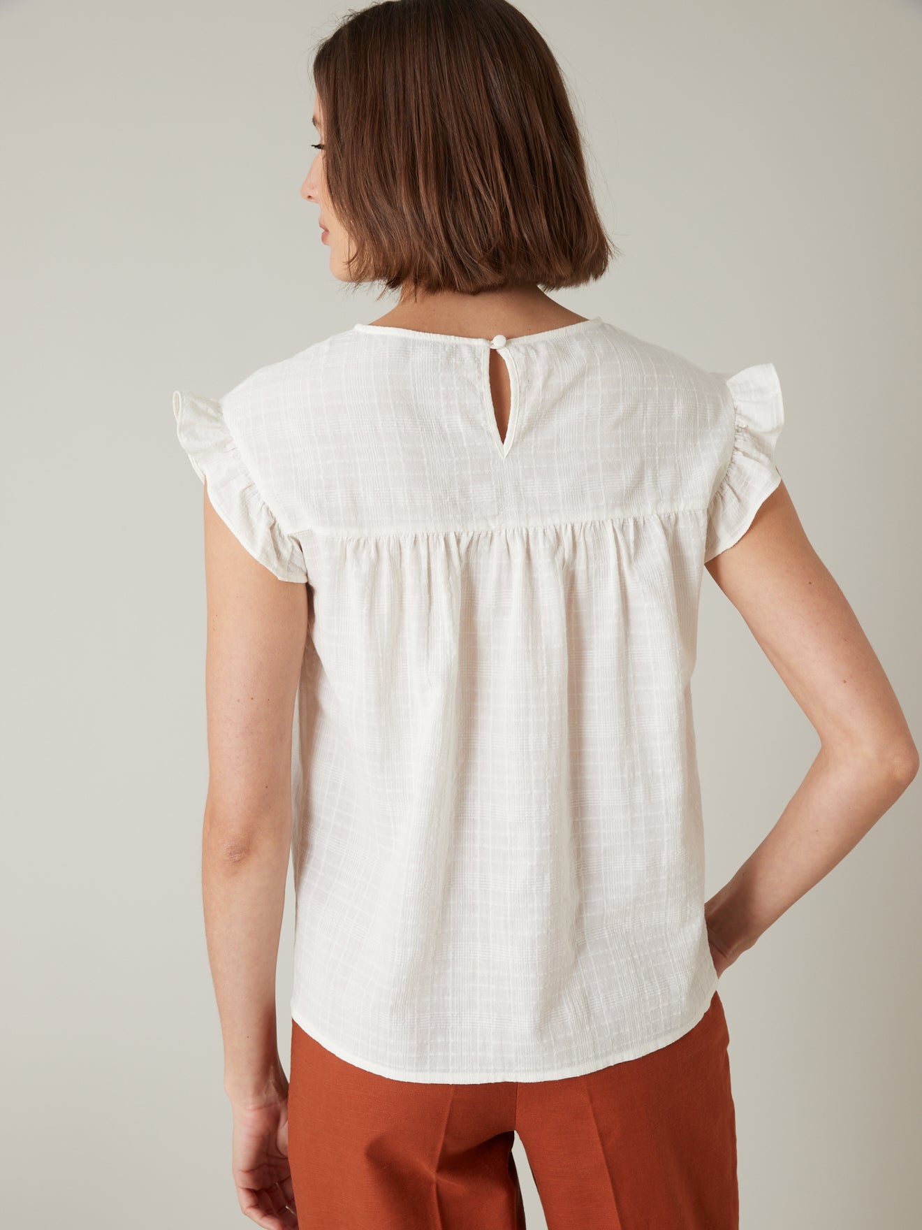 Top sans manches brodé et volanté femme