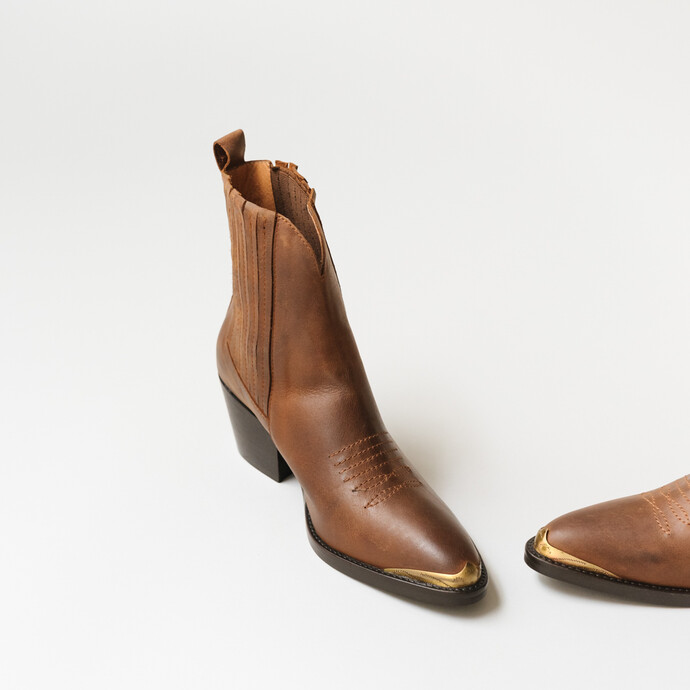 Bottines à talons et fronces  en cuir gras cognac