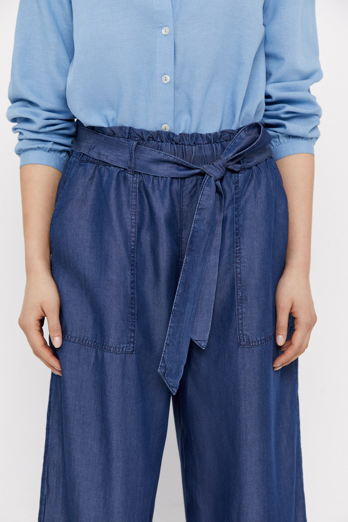 Calça palazzo cargo em Tencel - Azul