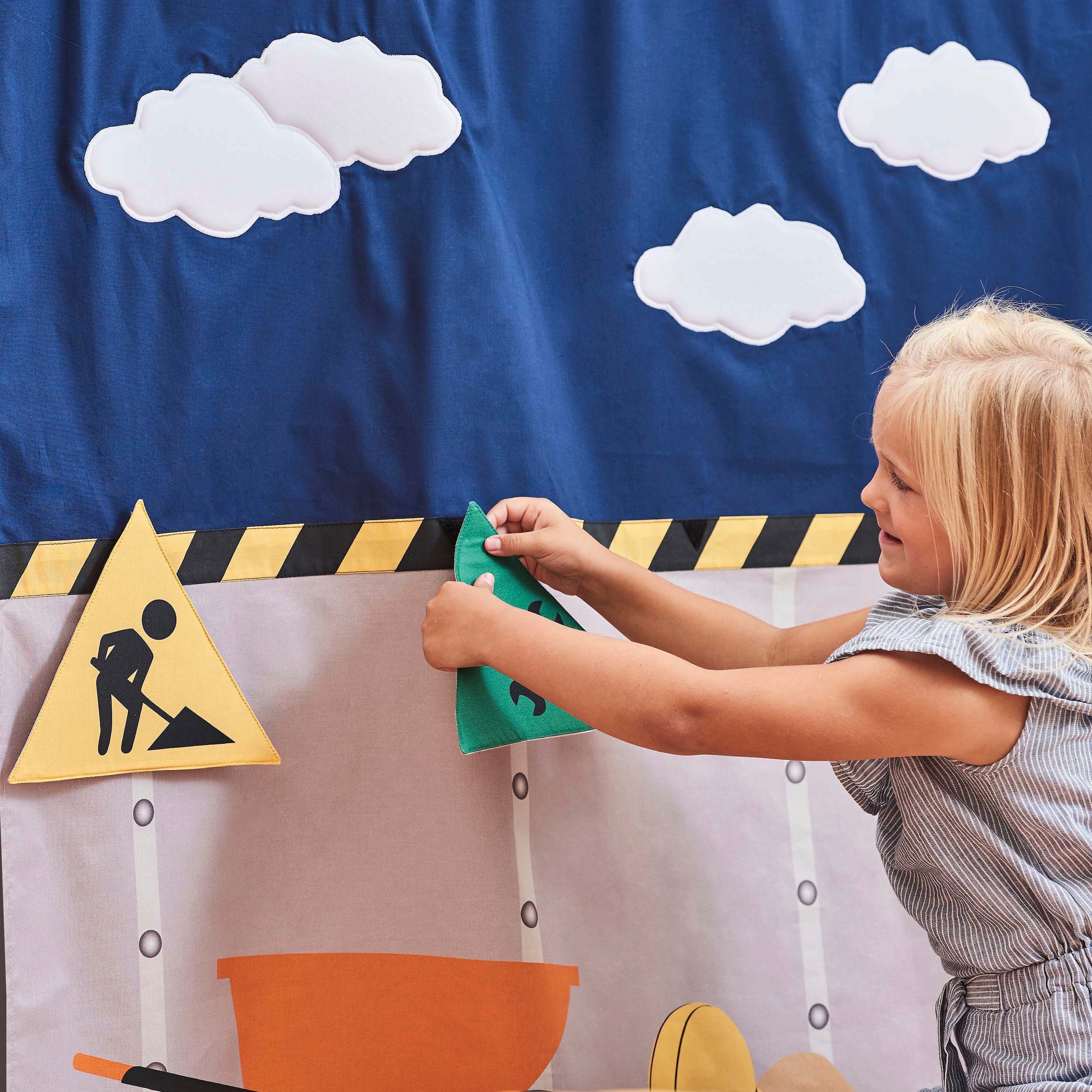 Hoppekids Hochbett »«Construction»« mit Baustellen-Vorhang Matratze 2 Grössen