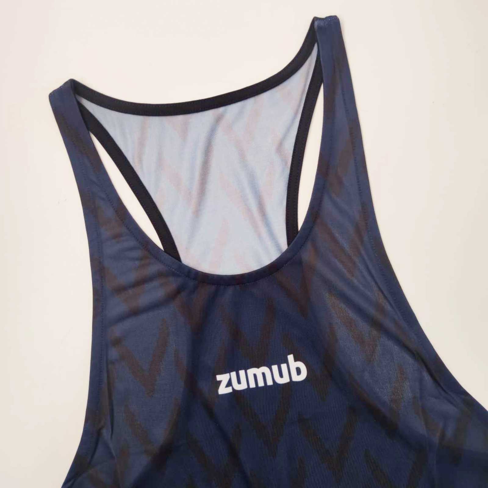Camiseta sem mangas Zumub Tribe na cor branca.