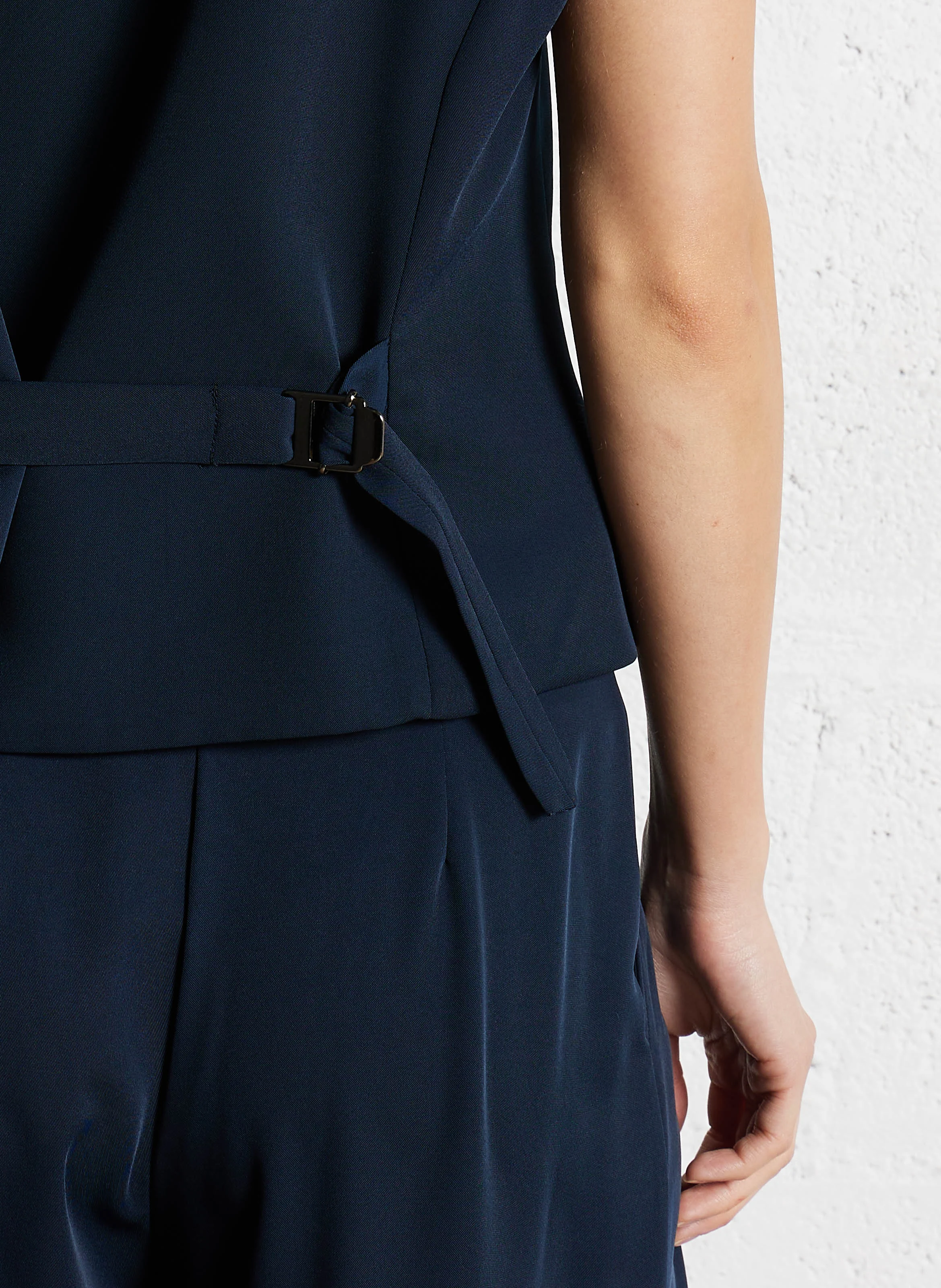 Gilet cintré sans manches à col V| Bleu