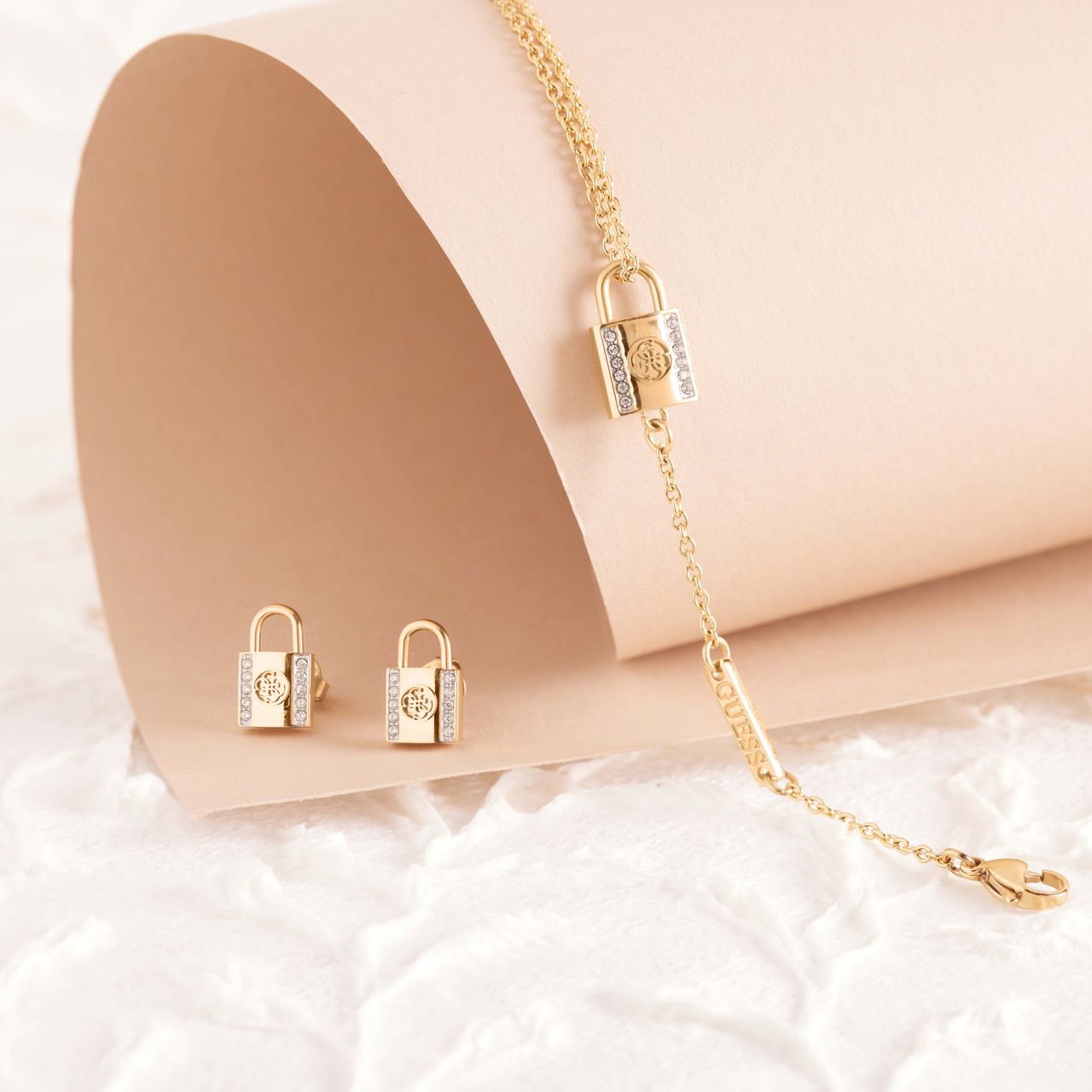 Guess goldplated stalen armband KEEP ME CLOSE
