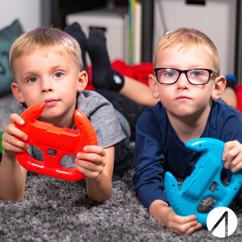 Stealth Nintendo Switch & Switch OLED Joy-Con Rennlenkrad Doppelpack – Neonblau und Rot