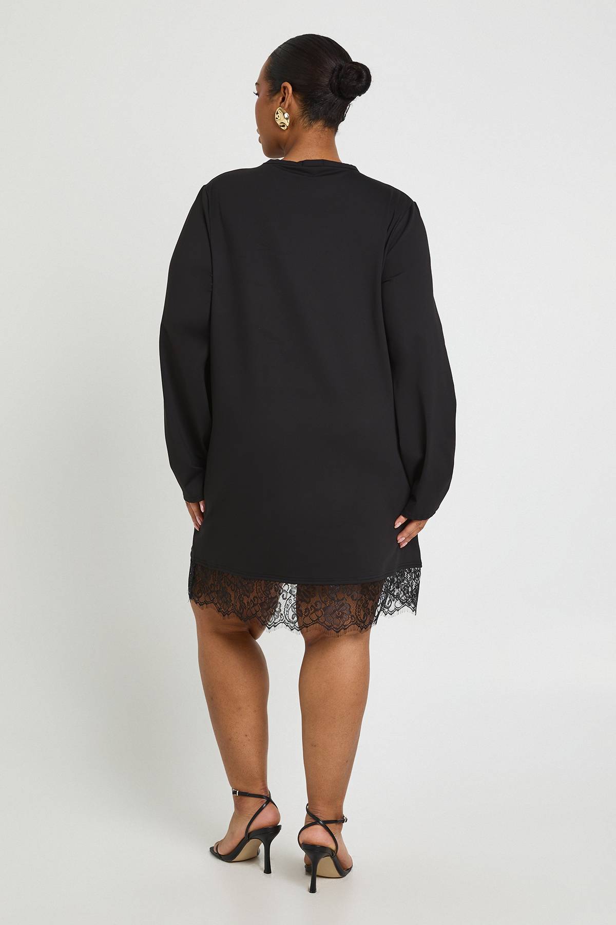 boohoo Robe T-shirt Grande Taille à Manches Longues avec Ourlet en Dentelle