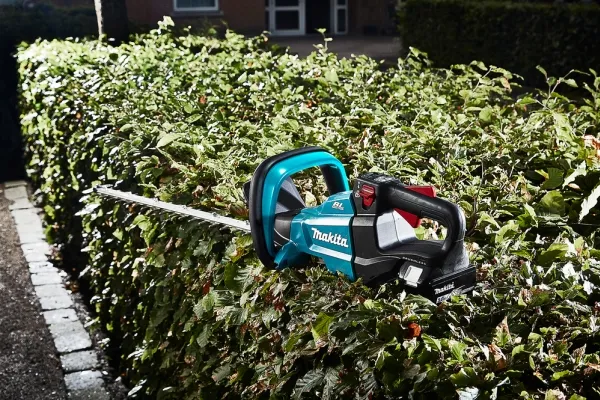 Makita DUH502Z - Hæktrimmer - ledningfri - 18 V - intet batteri - 0-2000/0-3600/0-4400 spm - 500 mm - Skærekapacitet 21.5 mm - 4.5 kg - SOLO