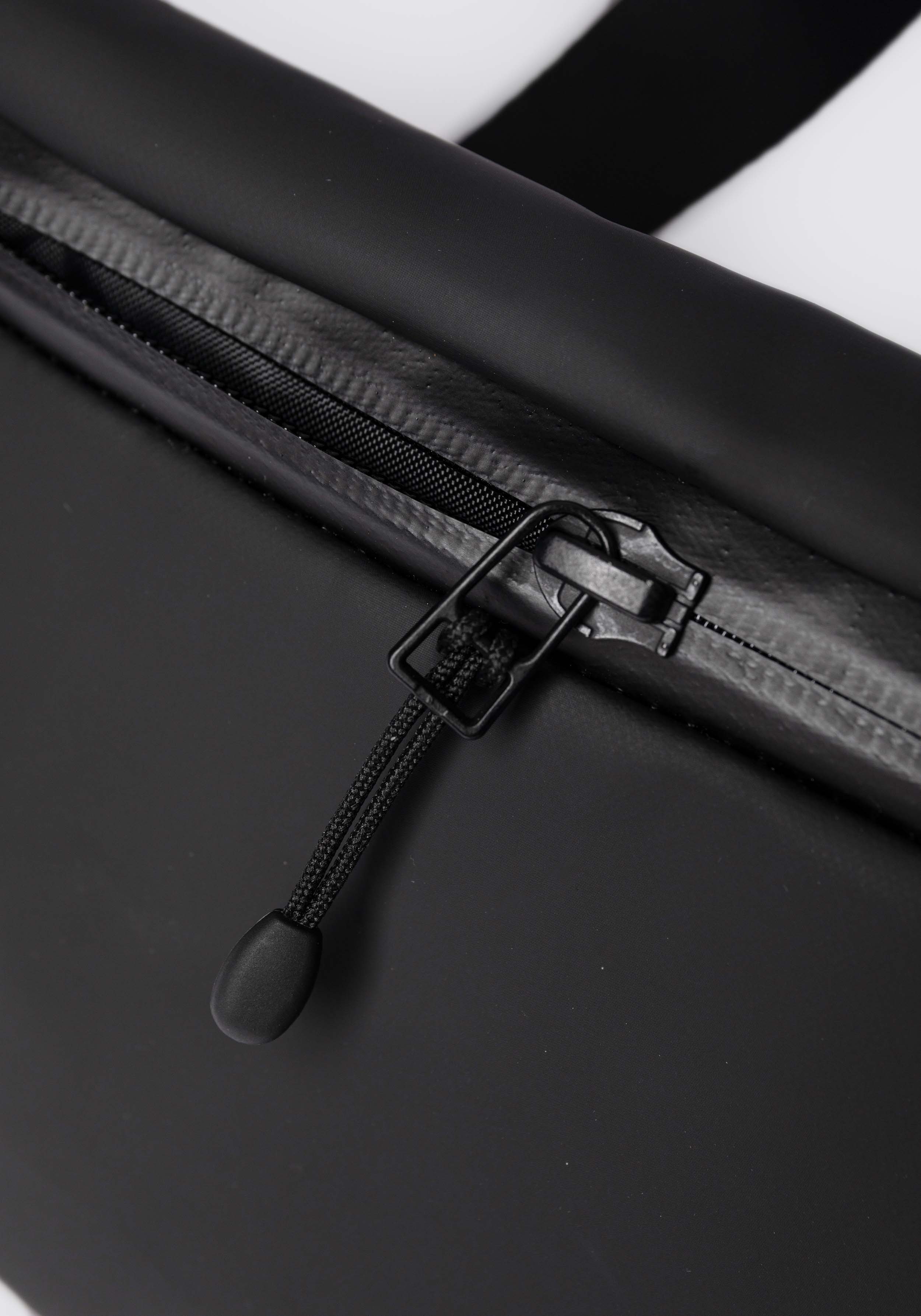 Sandqvist Schultertasche Stream Messenger Mini Black
