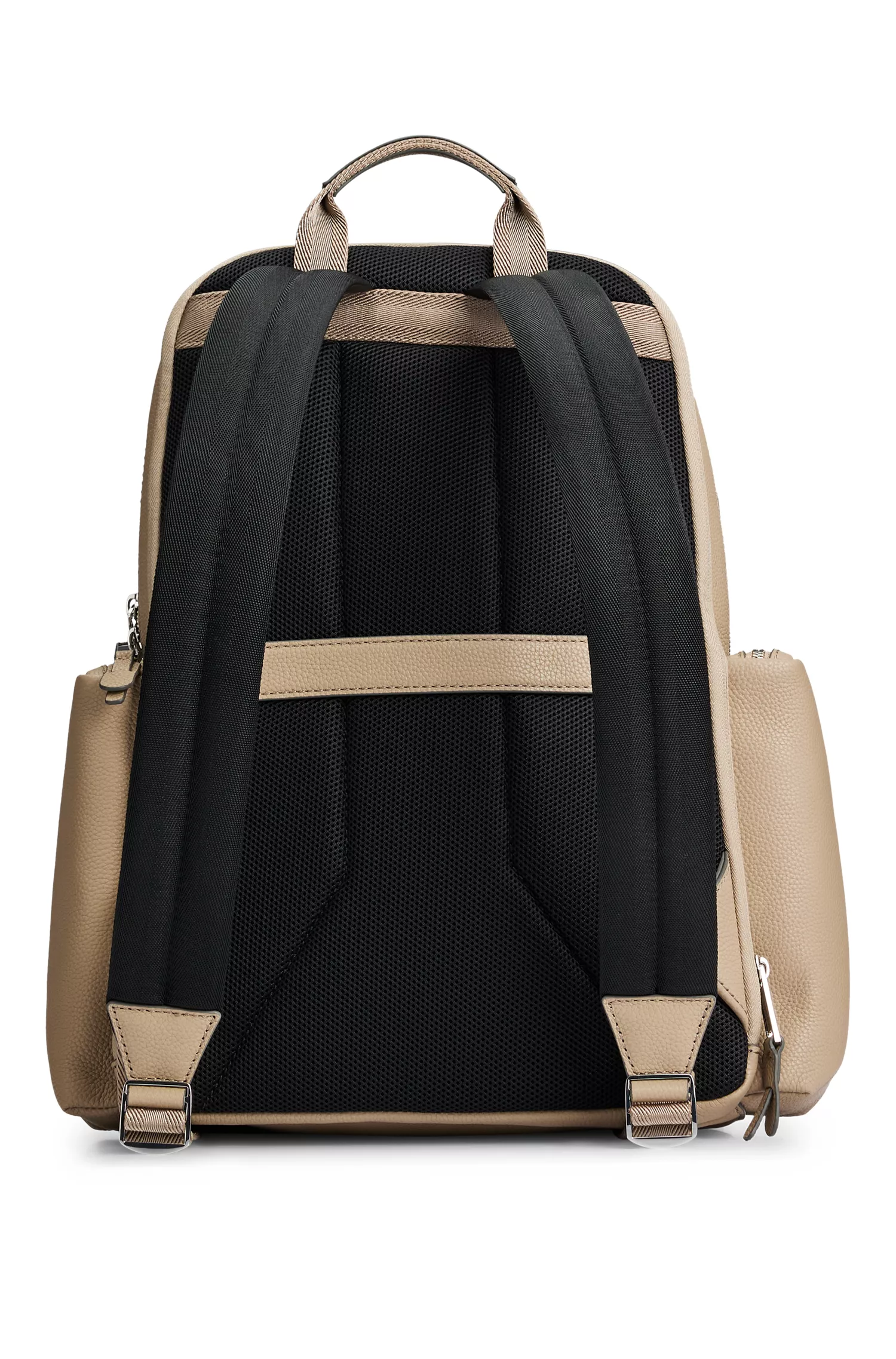 Mochila BOSS em couro granulado preto com inscrição do logotipo.