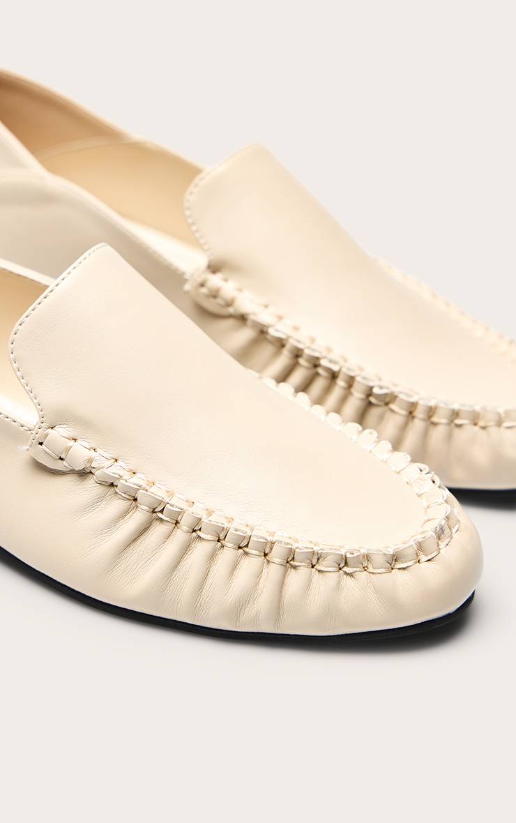 Crème Mocassin Bateau En Synthétiquecuir Avec Détail Froncé