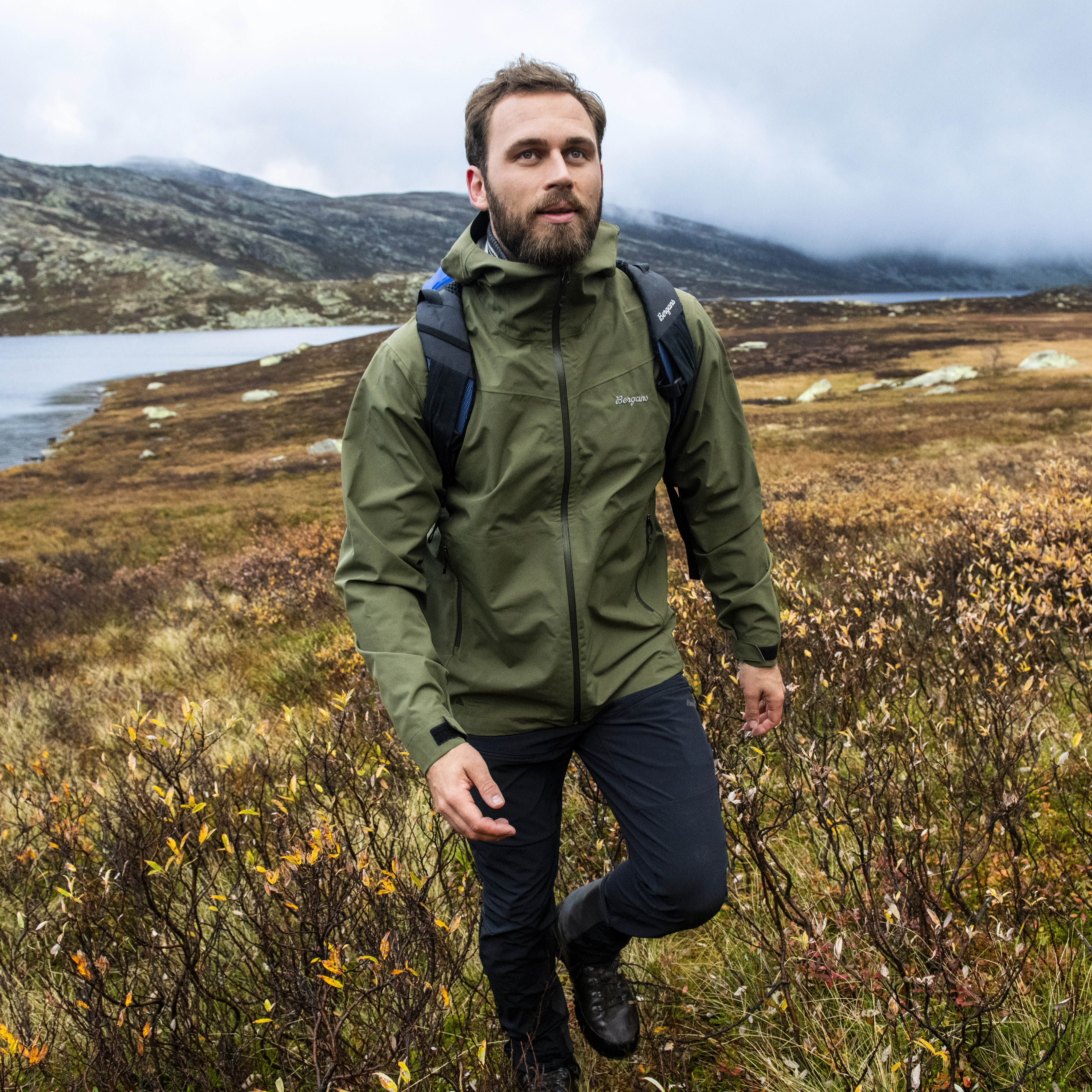Essentials 2.5L Shell Jacket Men Dark Green Mud