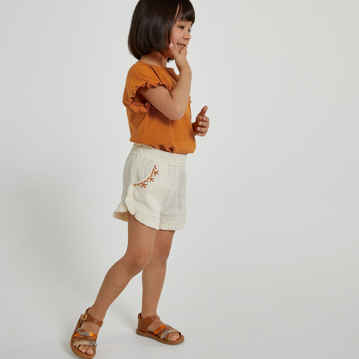 COLEÇÕES LA REDOUTE<br>Shorts bordados com babado em tecido duplo tetra