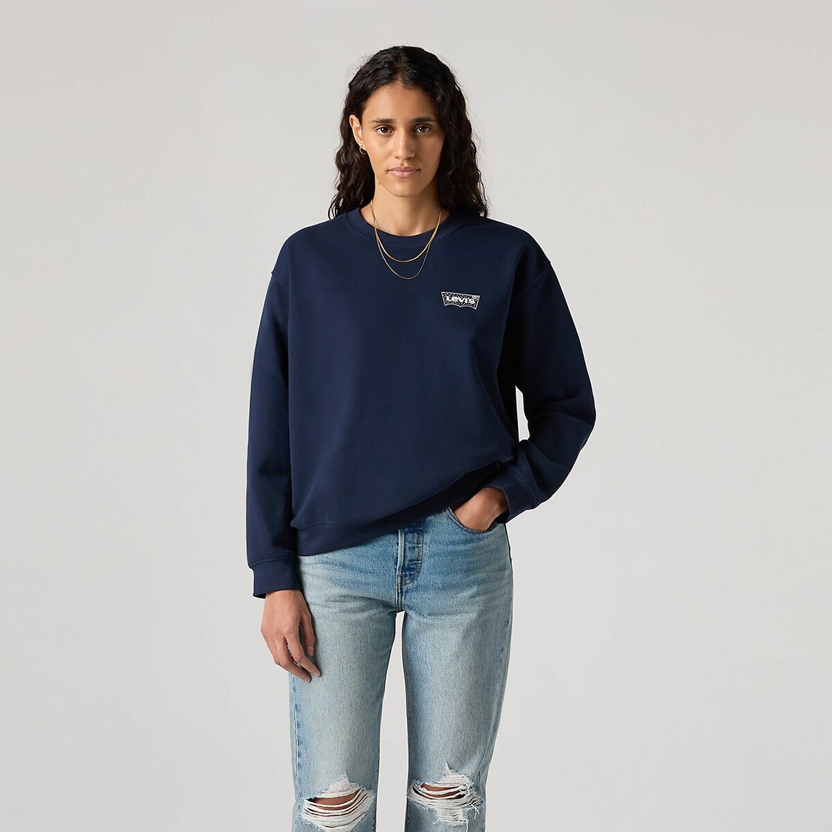 Suéter de gola redonda Levi's, com logo no peito.