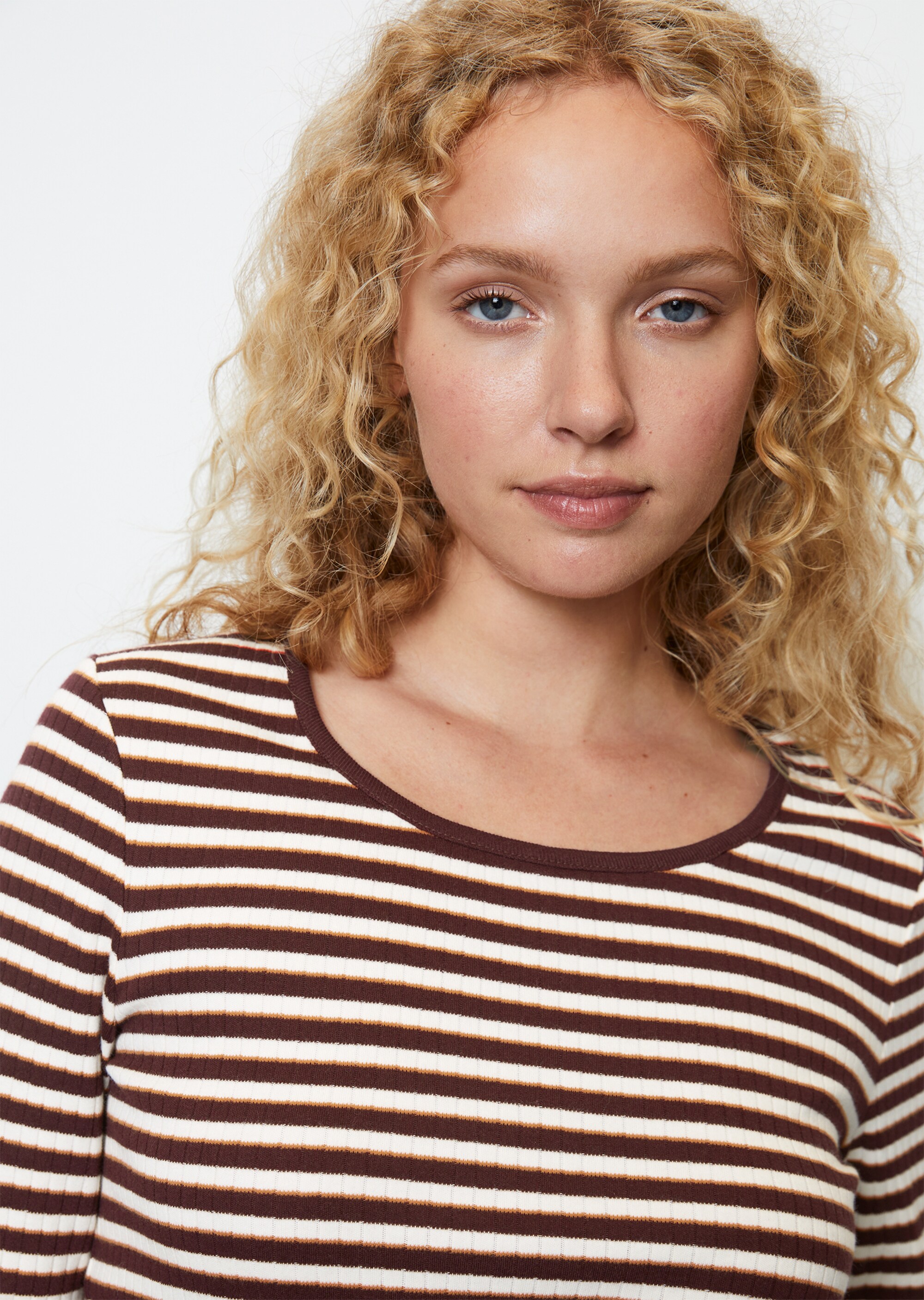 Gestreiftes Longsleeve slimaus geripptem Interlock-Jersey