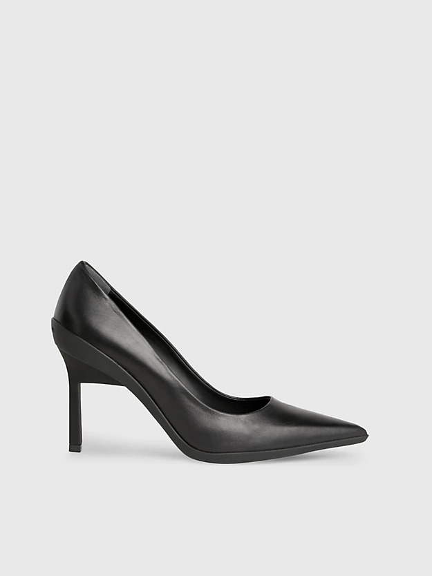 Sapatos de couro com salto agulha