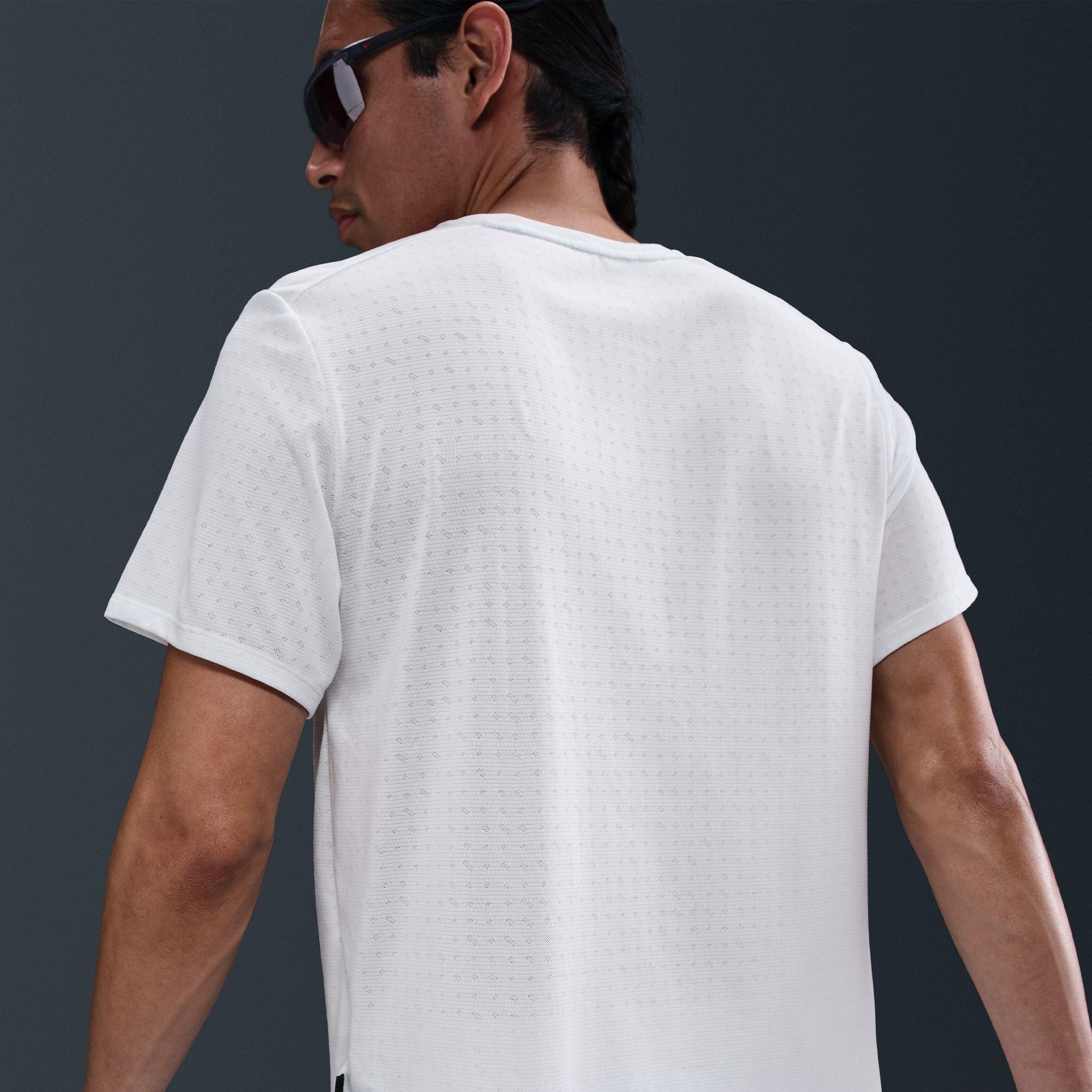 Nike Breathe Miler Sn53