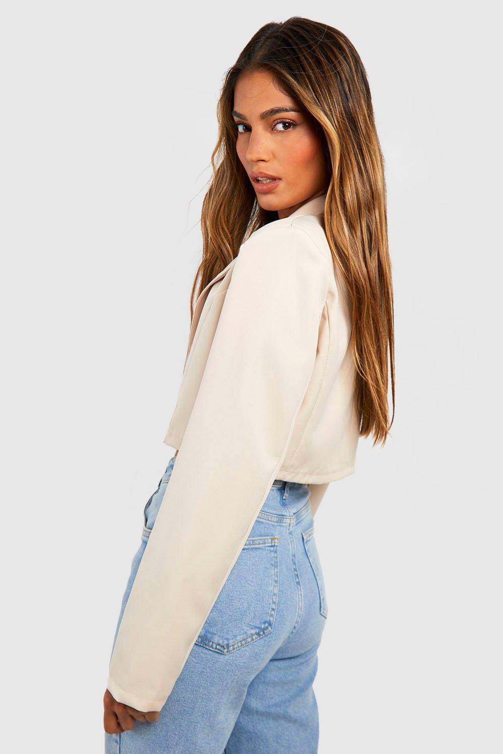 boohoo Boohoo Basics Blazer crop en tissu tissé à un bouton