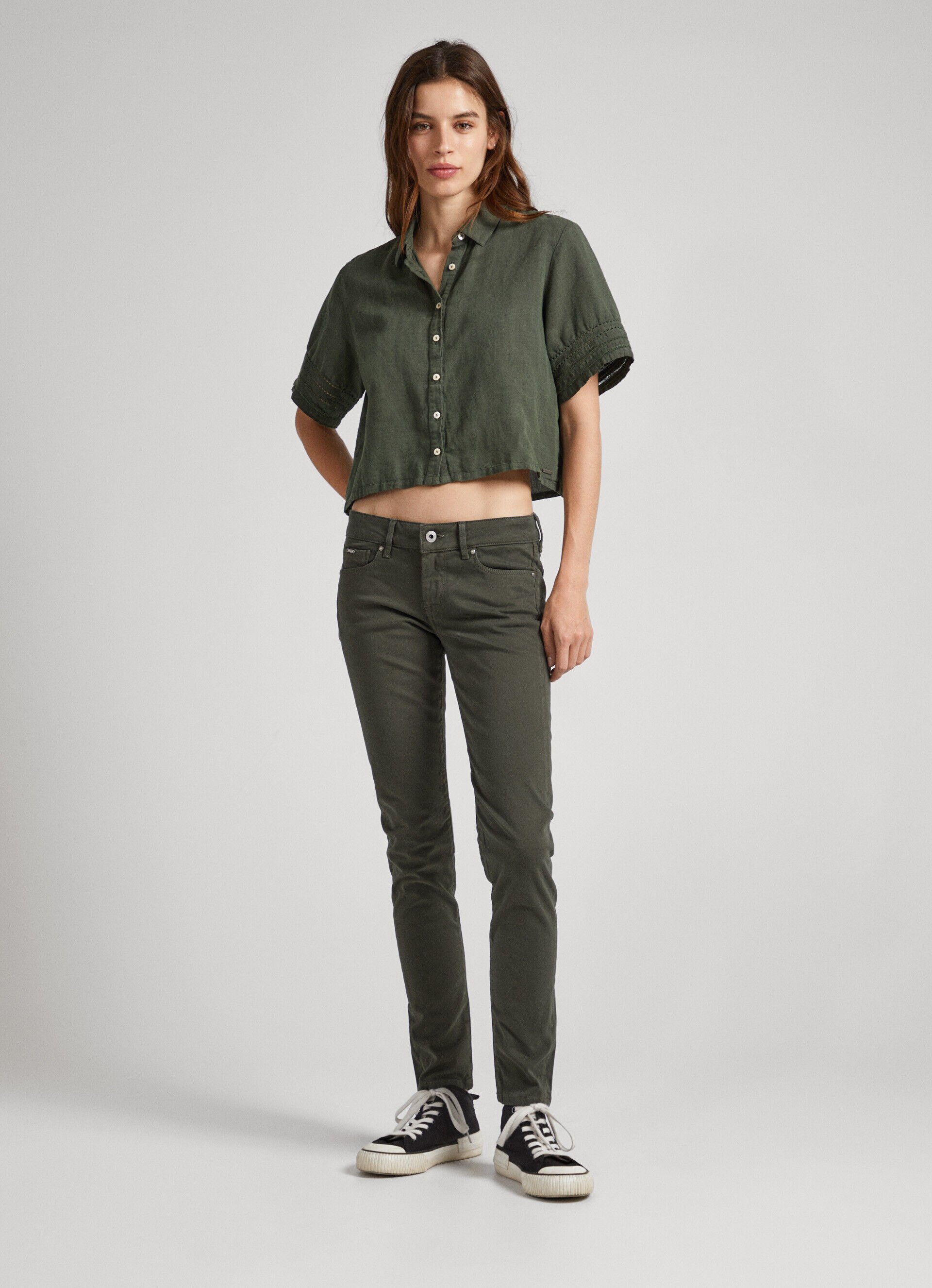 Calça skinny com 5 bolsos - verde oliva