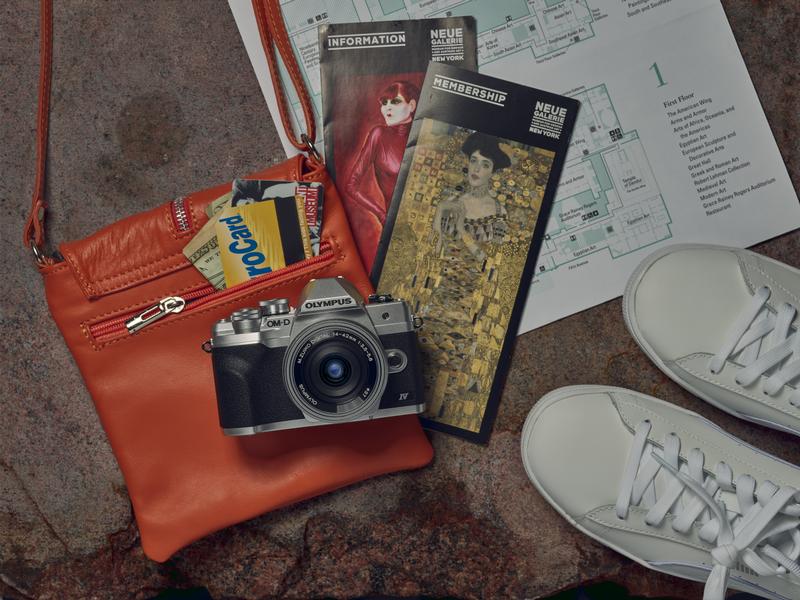 OM-System Fotokamera E-M10 Mark IV Kit 14-42 Silber Kompakte Fotokamera mit Bildstabilisator und Sucher