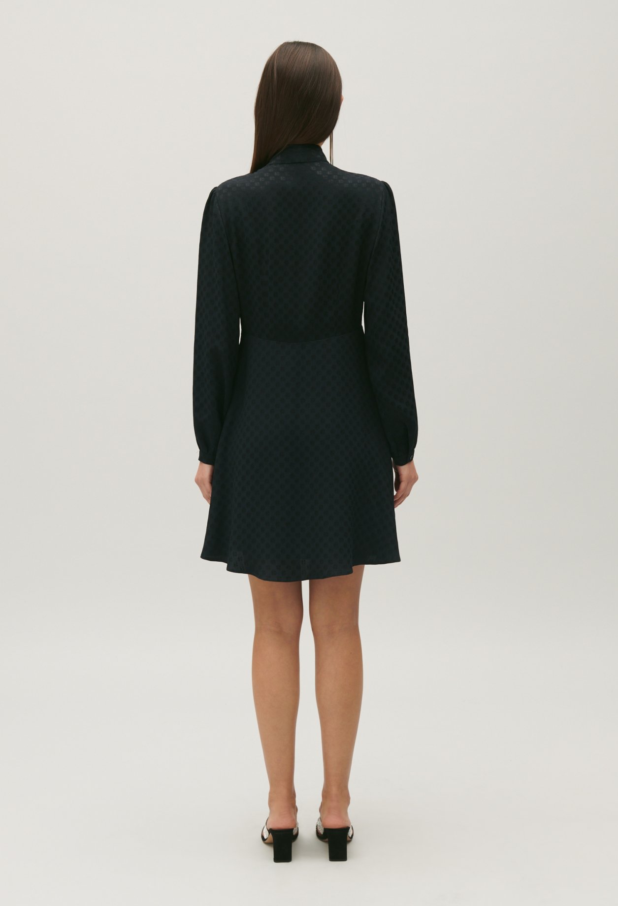 Robe col lavalli&egrave;re noire
