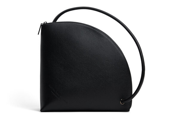Quarter L black