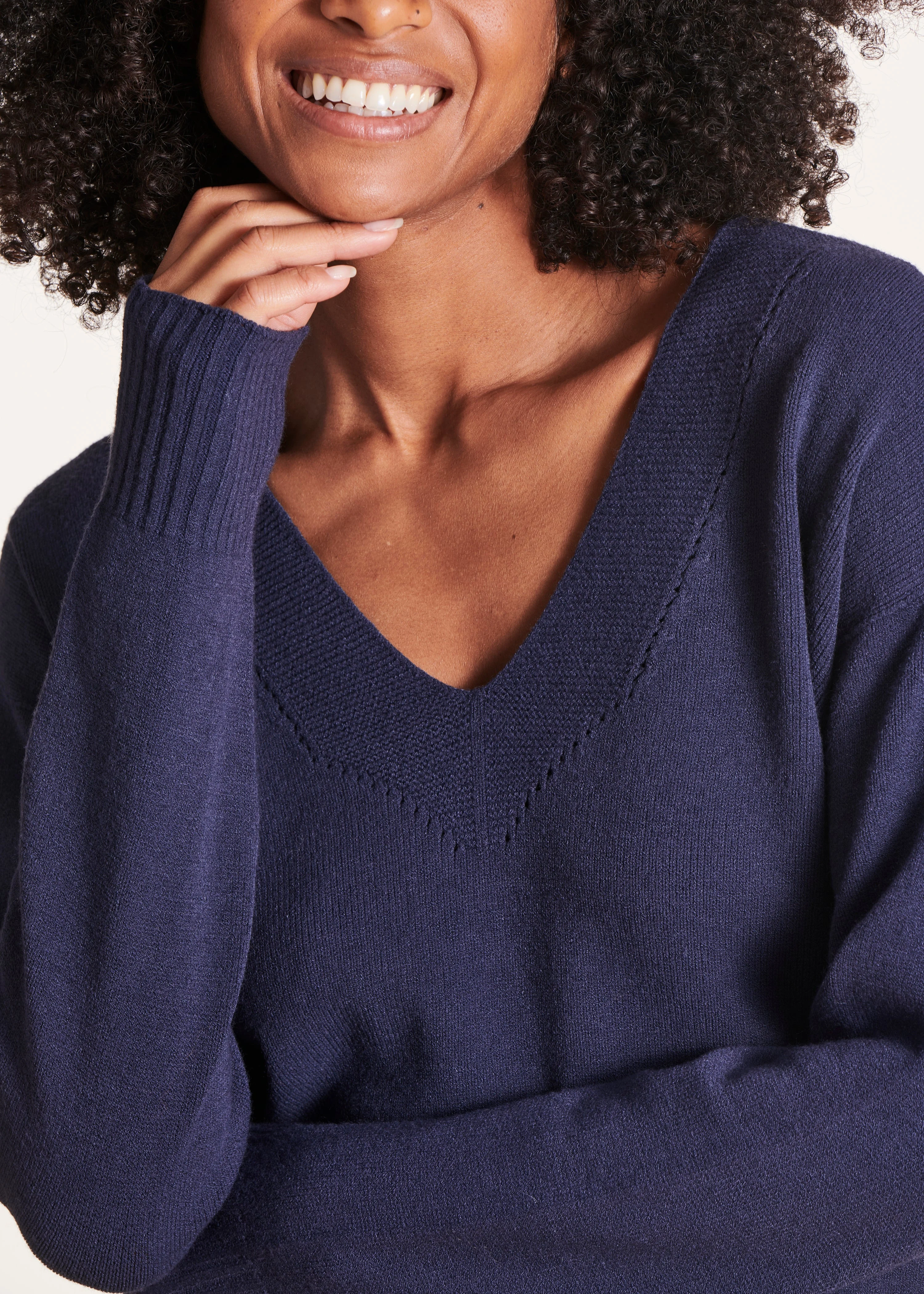 Pull ample col V en maille mélangée | Bleu