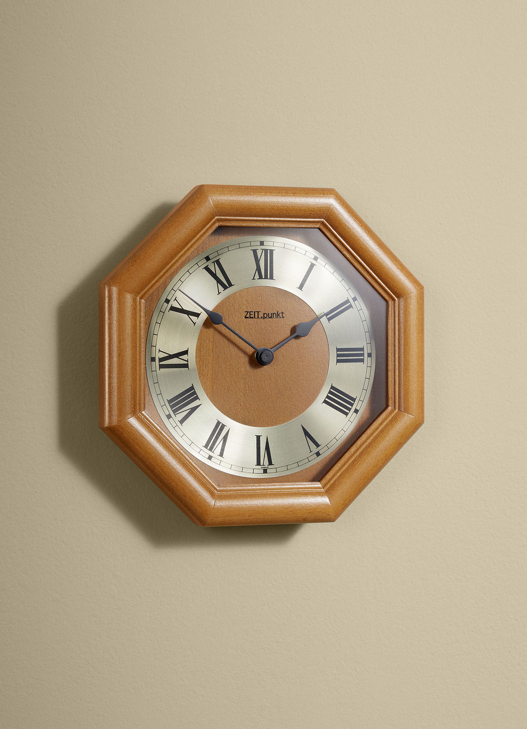 Hochwertige, achteckige Wanduhr