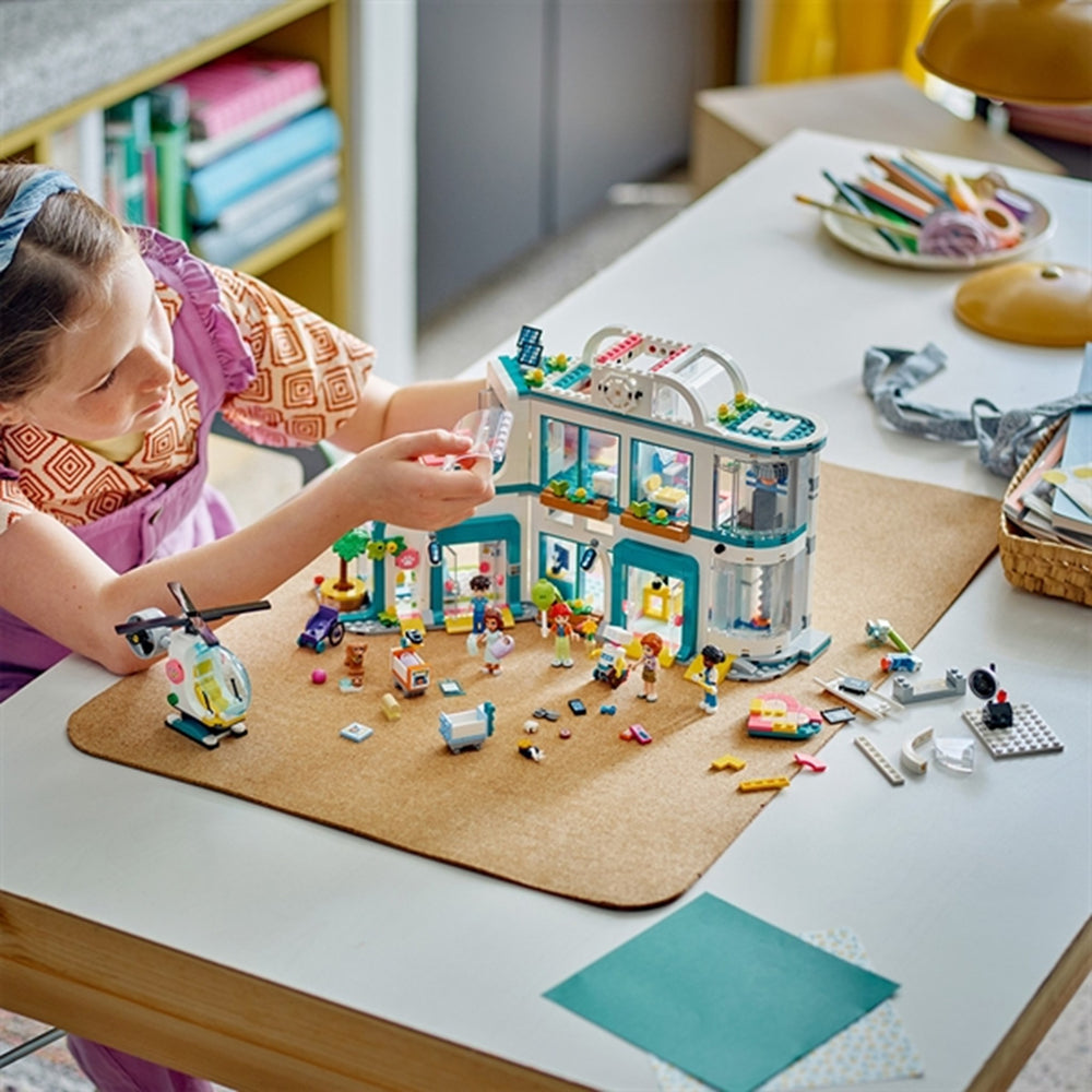 Køb LEGO® Friends Heartlake City Hospital