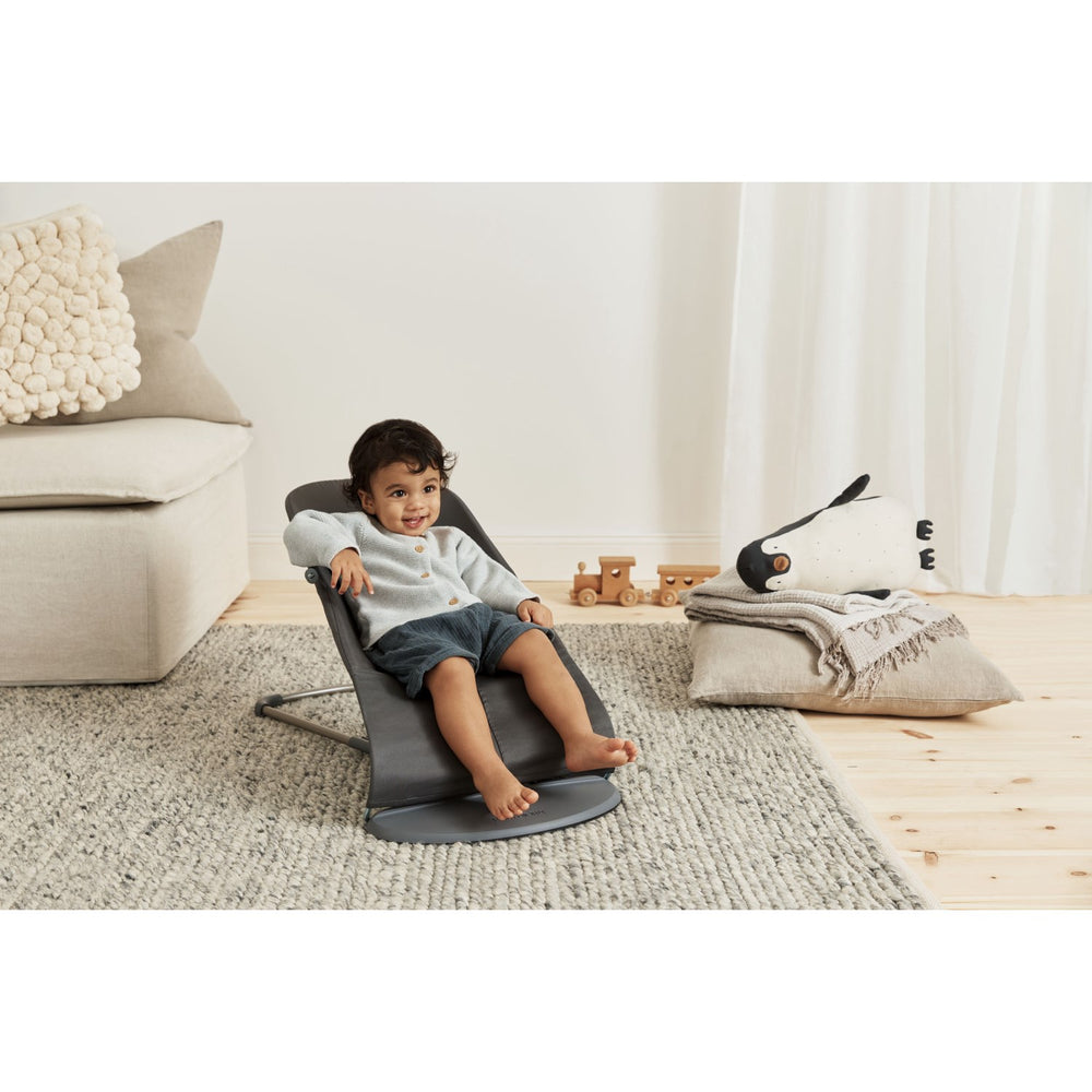 Køb BabyBjörn Anthracite Grey Skråstol Bliss - Vævet, Blomsterbladsquilt