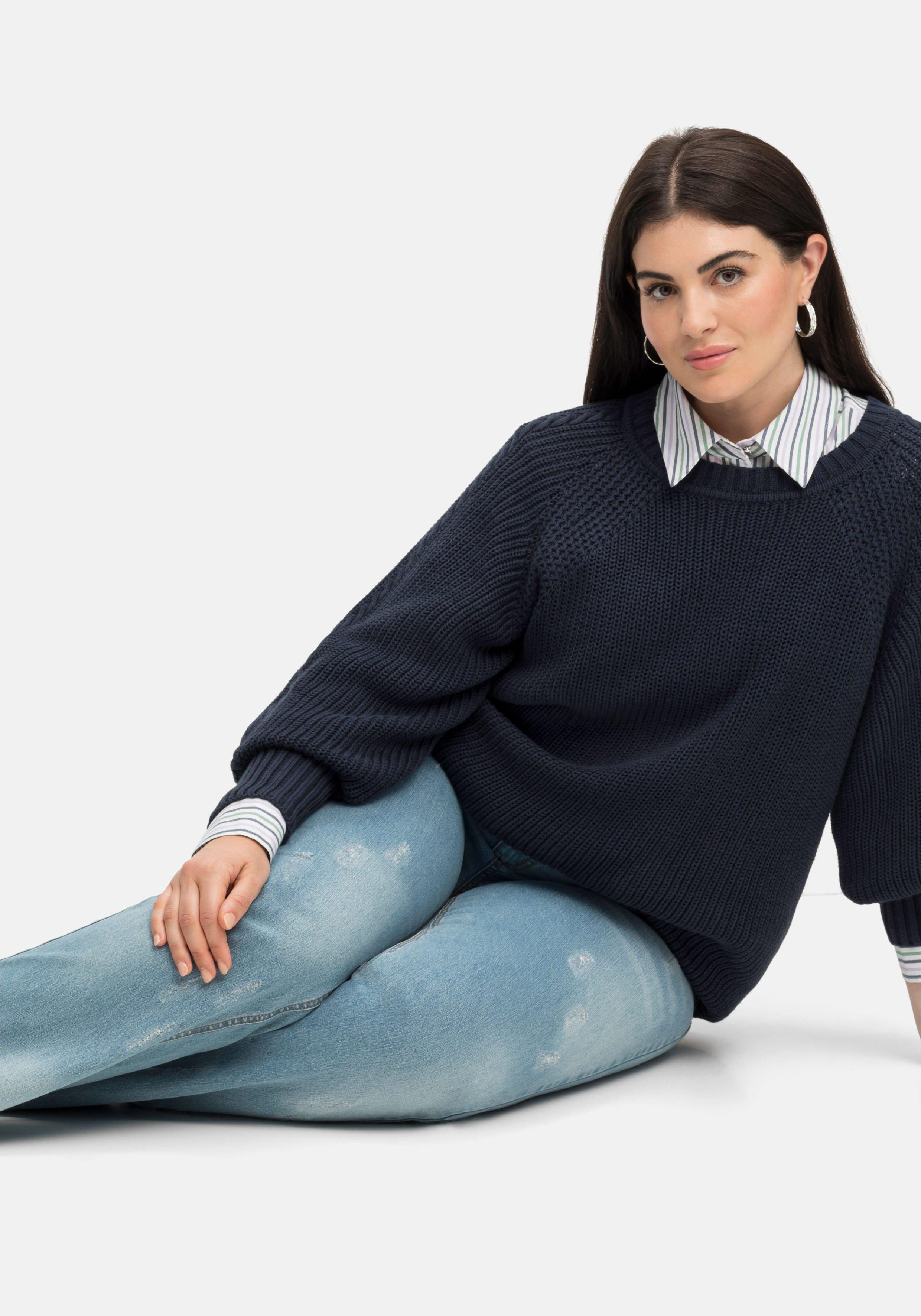 Gerade Jeans mit Destroyed-Effekten und Catfaces