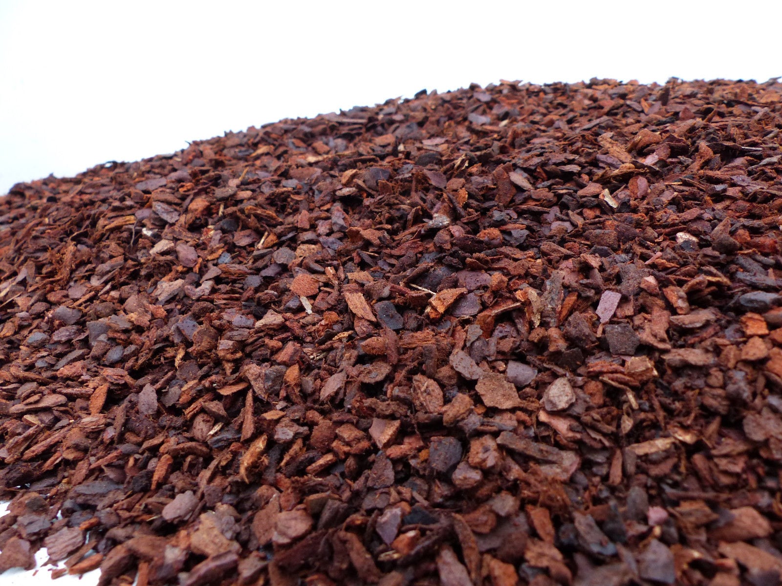 70 Liter Premium Pinienrinde Bodengrund 2-8-mm