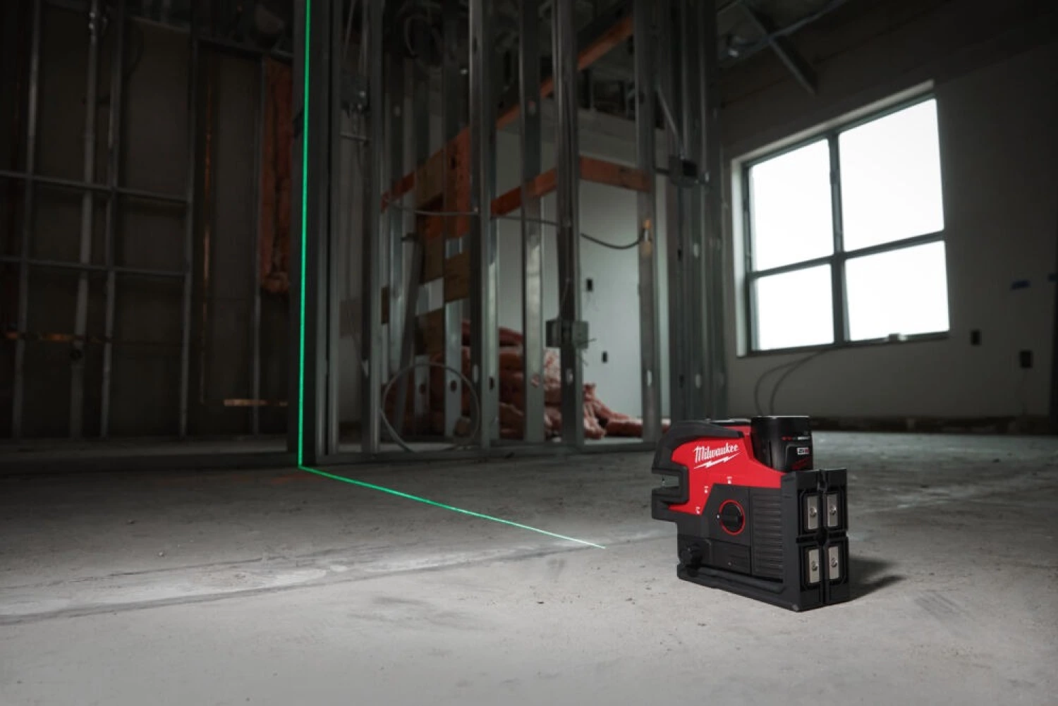 Milwaukee M12 CLL4P-301C kruislijnlaser™ met 4 punten in transportkoffer (1x 3.0 Ah Accu) - Groen - 12V