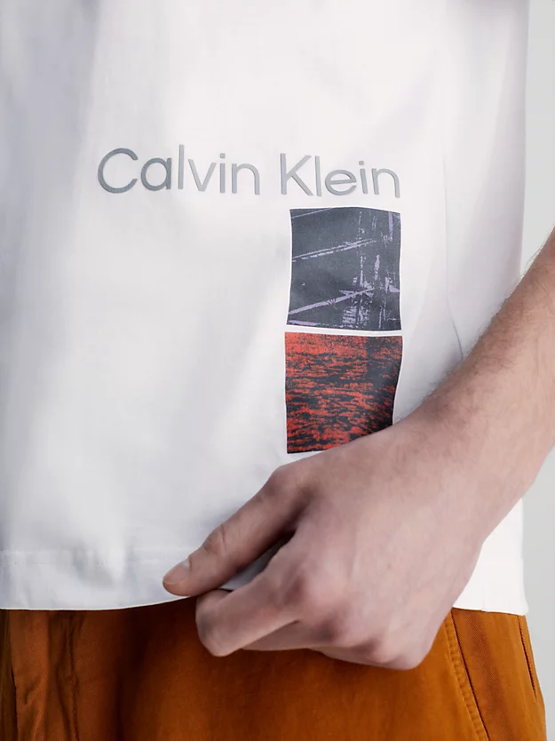 Camiseta estampada com logotipo