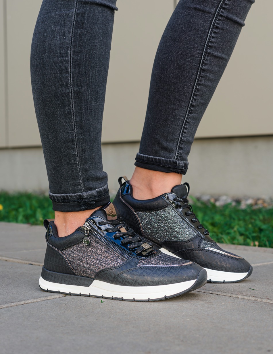 Sneaker