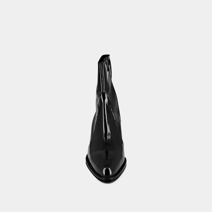 Bottines à bouts pointus  en vernis noir