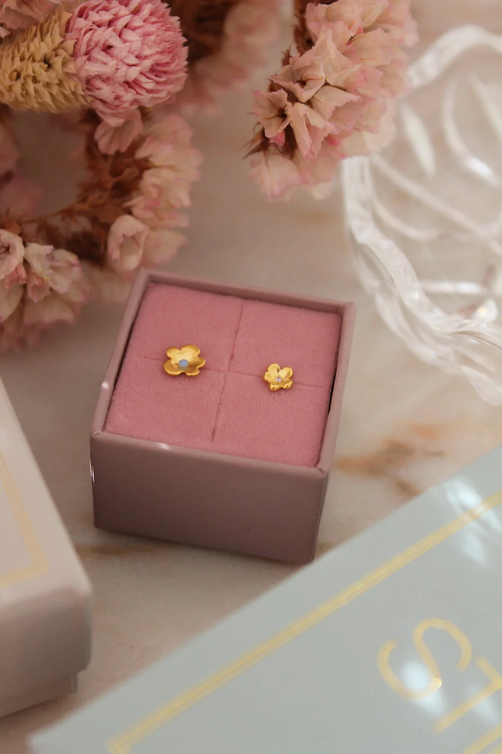 STINE A Jewelry  PlanBørnefonden garden flower Love Box - forgyldt