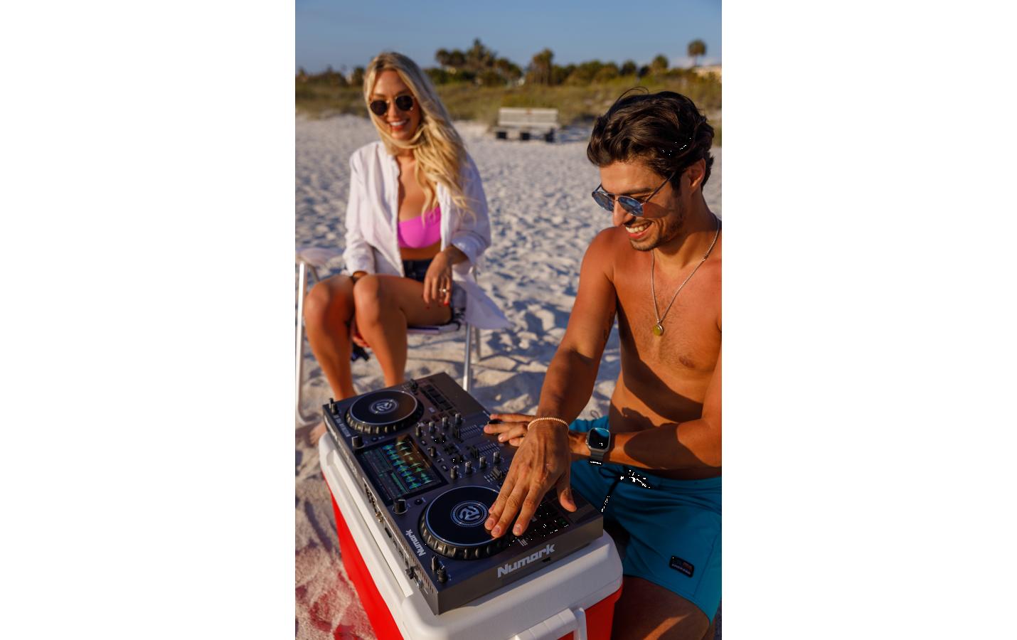 DJ-Controller MixStream Pro Go<br>Akkubetriebener, eigenständiger Streaming-DJ-Controller