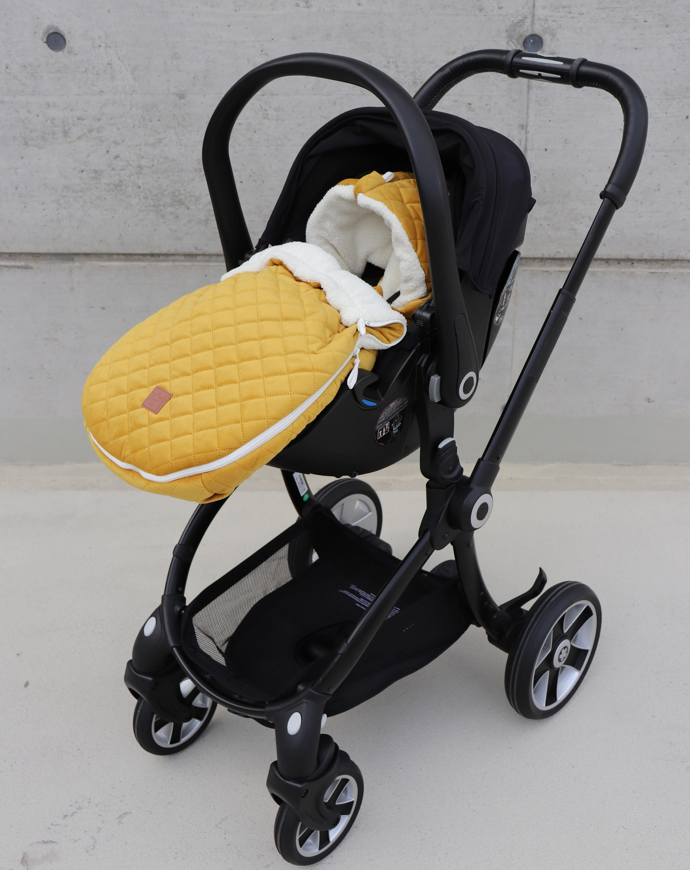 Babyschalen-Fußsack VELVET HOODY in yellow mustard