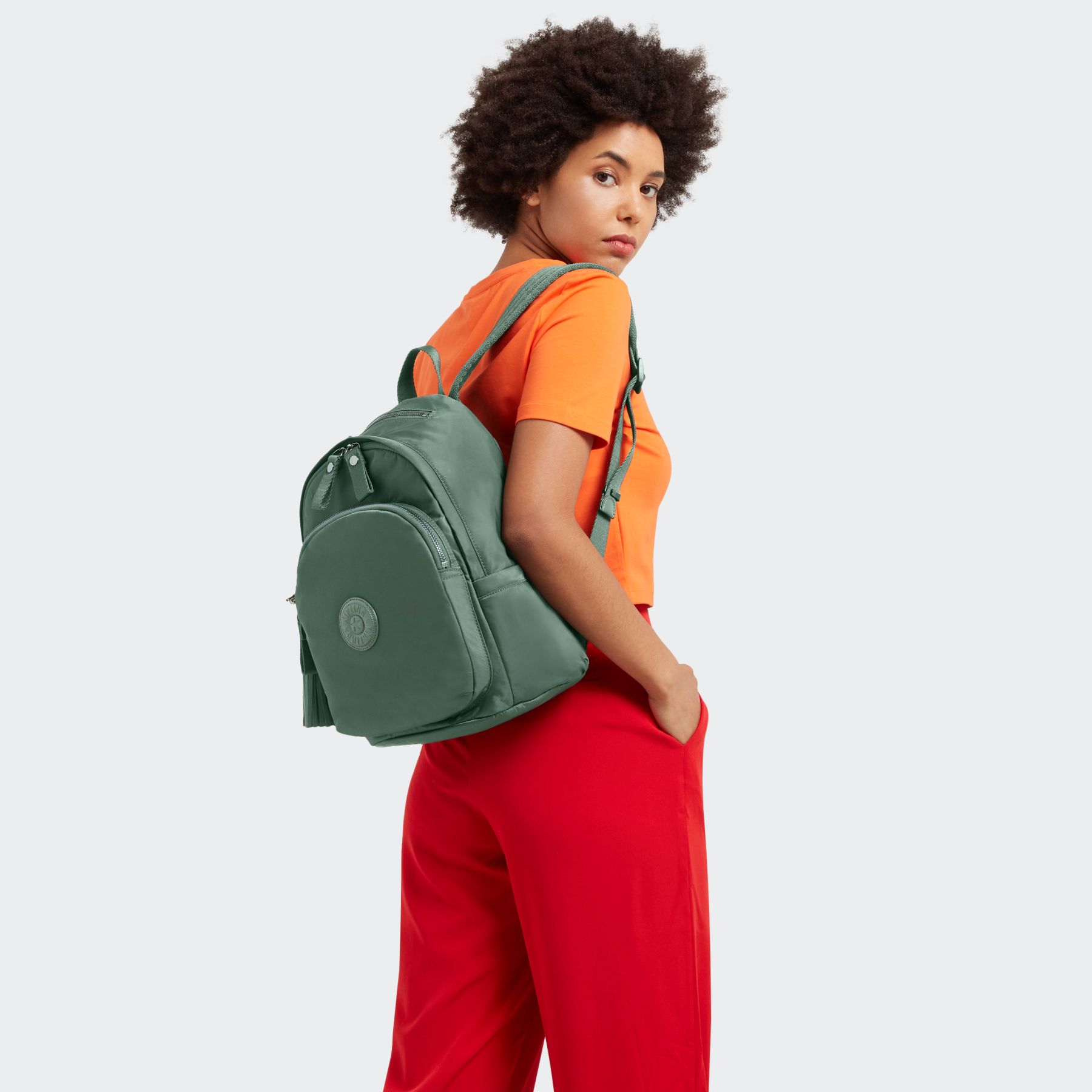 DELIA Sac à Dos Moyen avec Poche Frontale et Poignée Supérieure - Misty Olive