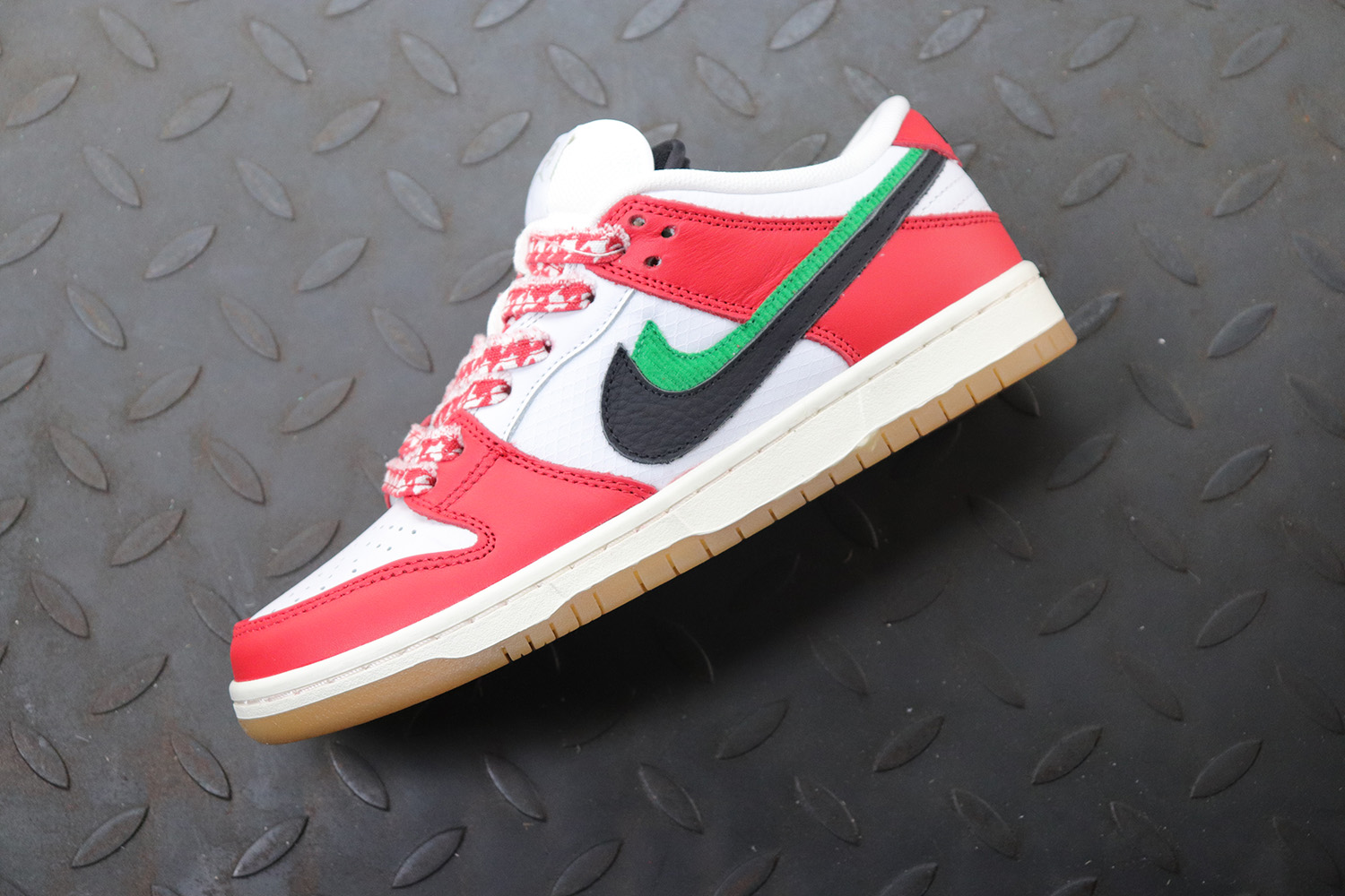 Nike SB Dunk Low Habibi