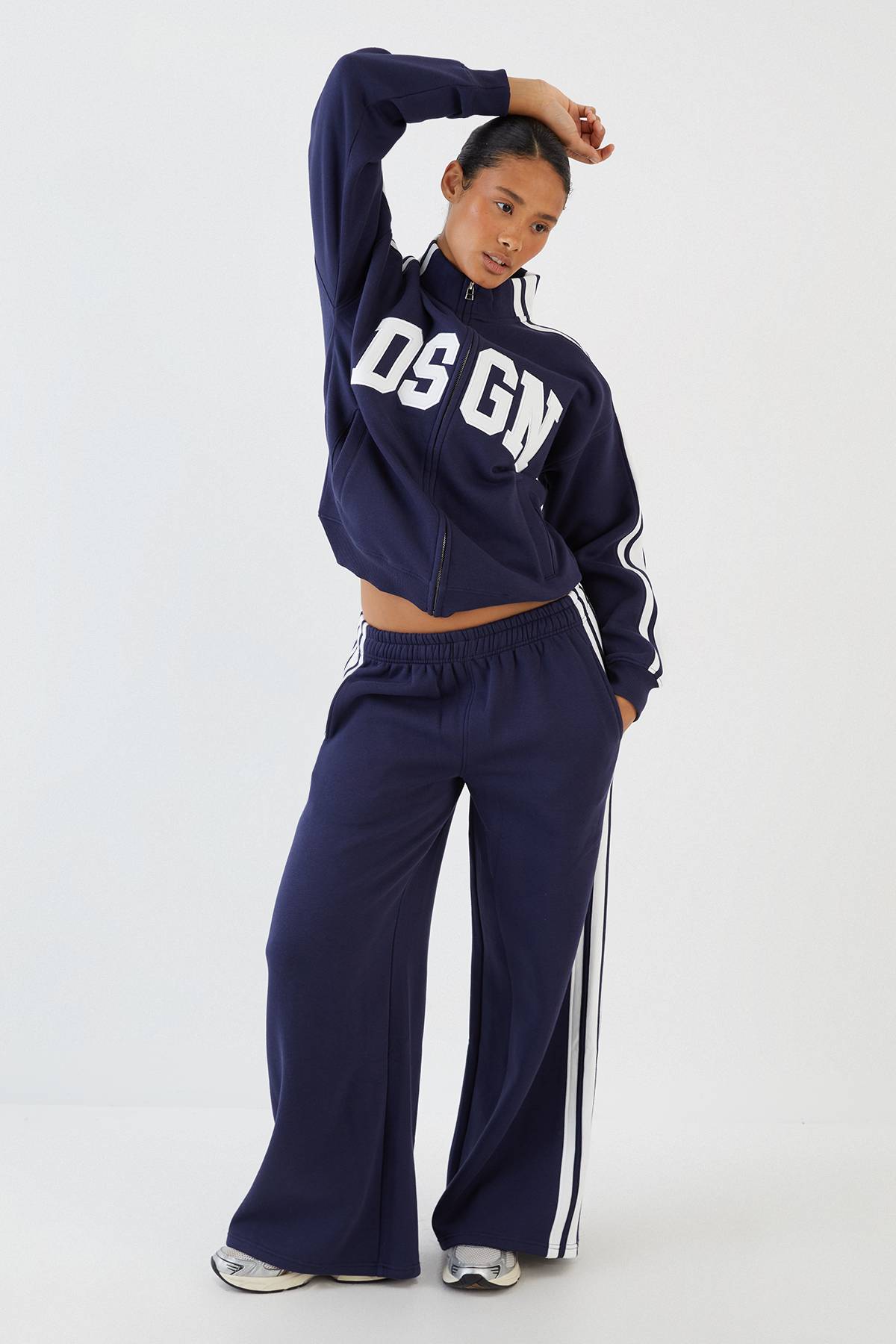 Ensemble De Survêtement Bomber DSGN Studio Avec Col Montant, Fermeture Zippée Et Bandes Latérales