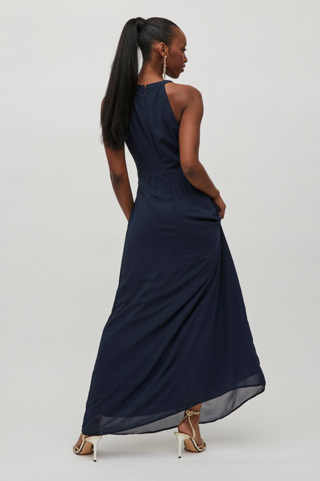 Vestido longo com decote halter